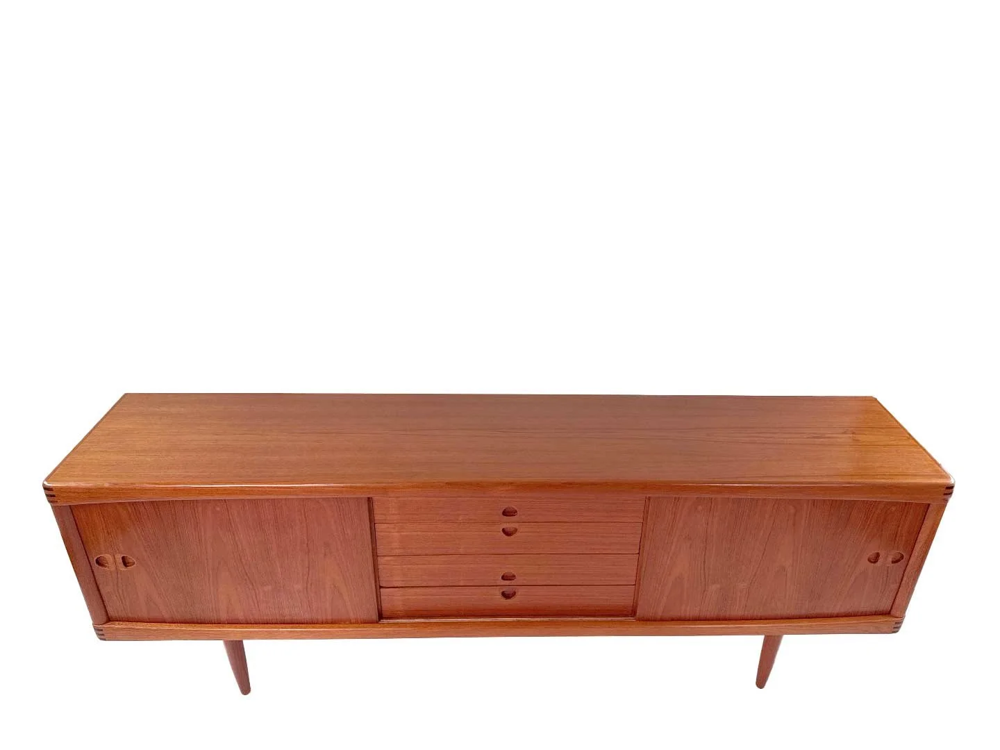 Deens design sideboard van H.W. Klein voor Bramin in teak – bovenaanzicht van mid century teak design kast