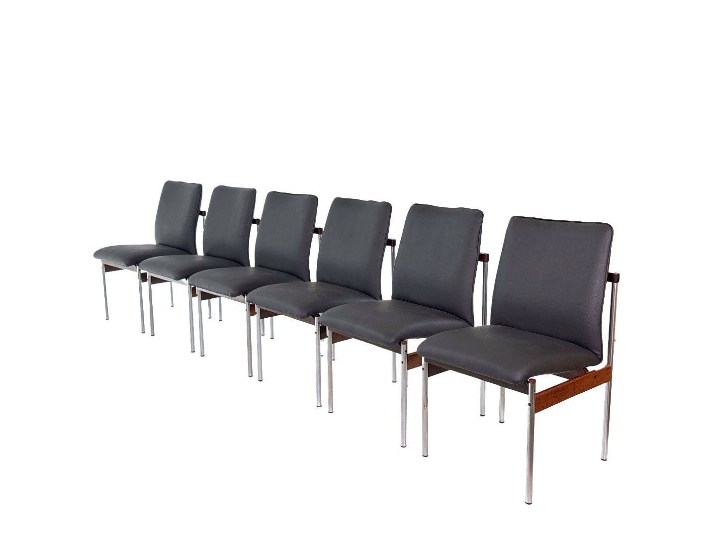 st4-24-6-vintage-eetkamerstoelen-van-C.Denekamp-voor-Thereca.jpg