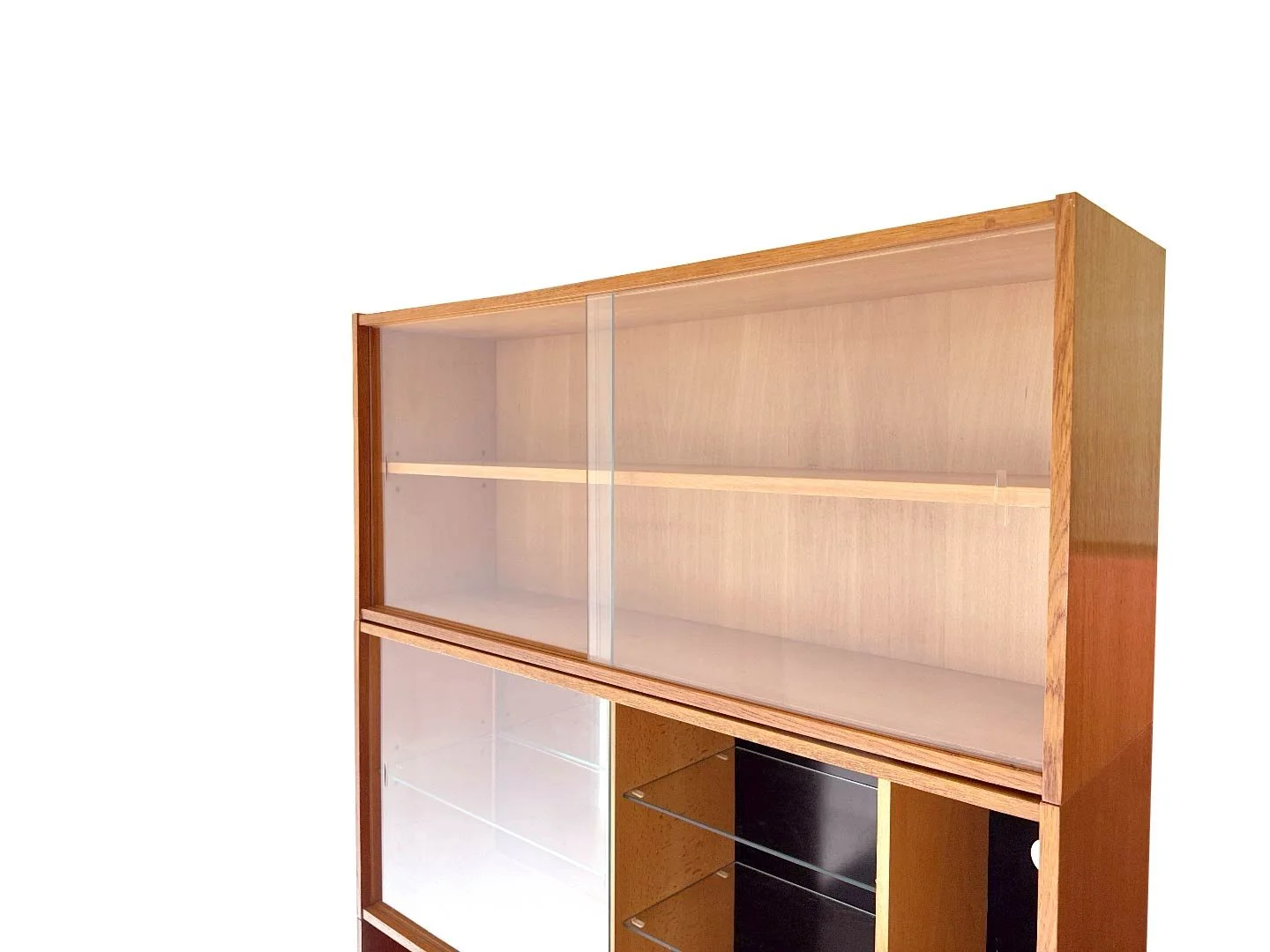 Vintage U-452 kast met vitrine en bar van Jiri Jiroutek in hout – close-up vitrine top