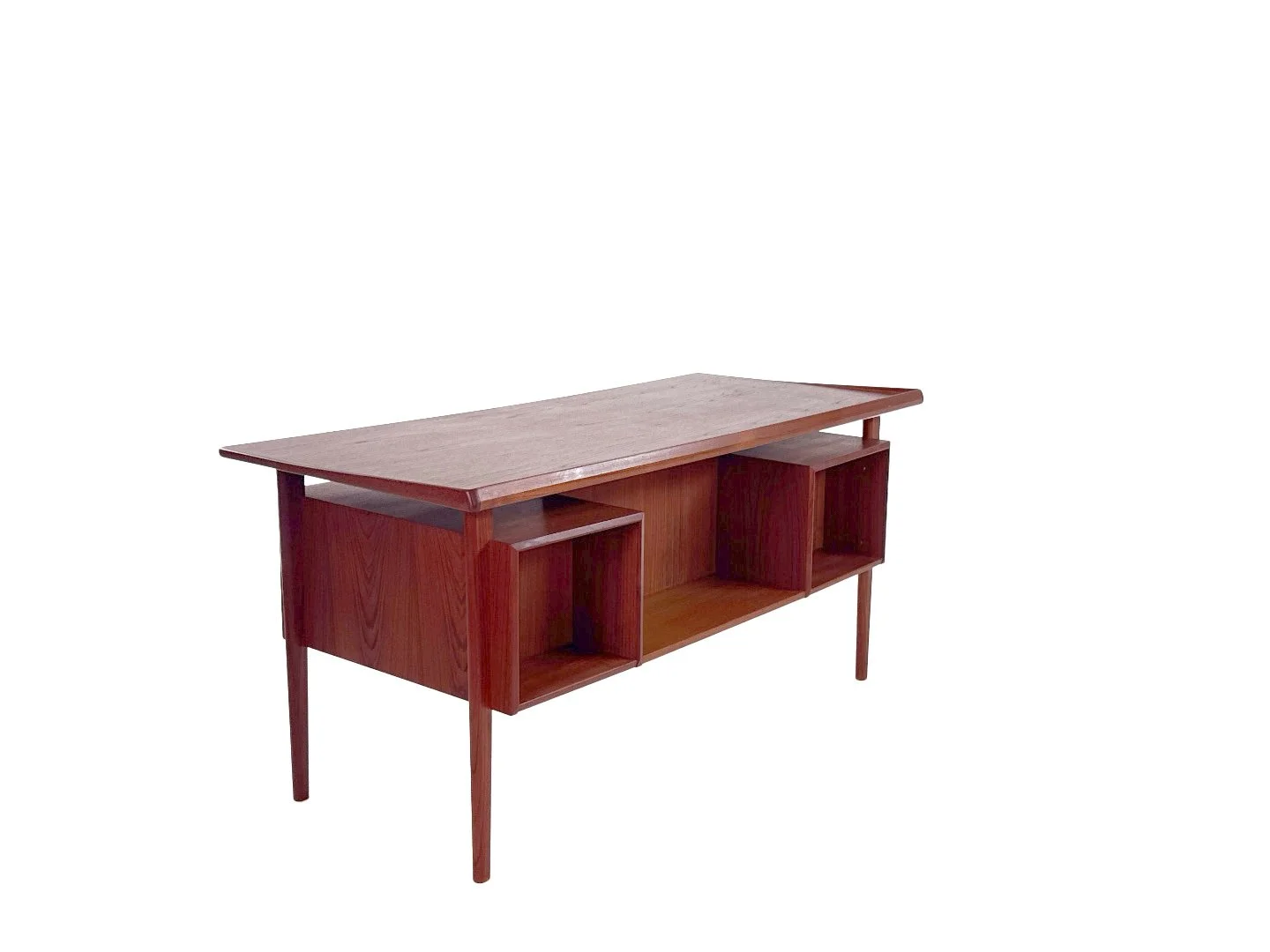 Vintage Deens vrijstaand bureau van Peter Løvig Nielsen in teak – schuin achterzijaanzicht links
