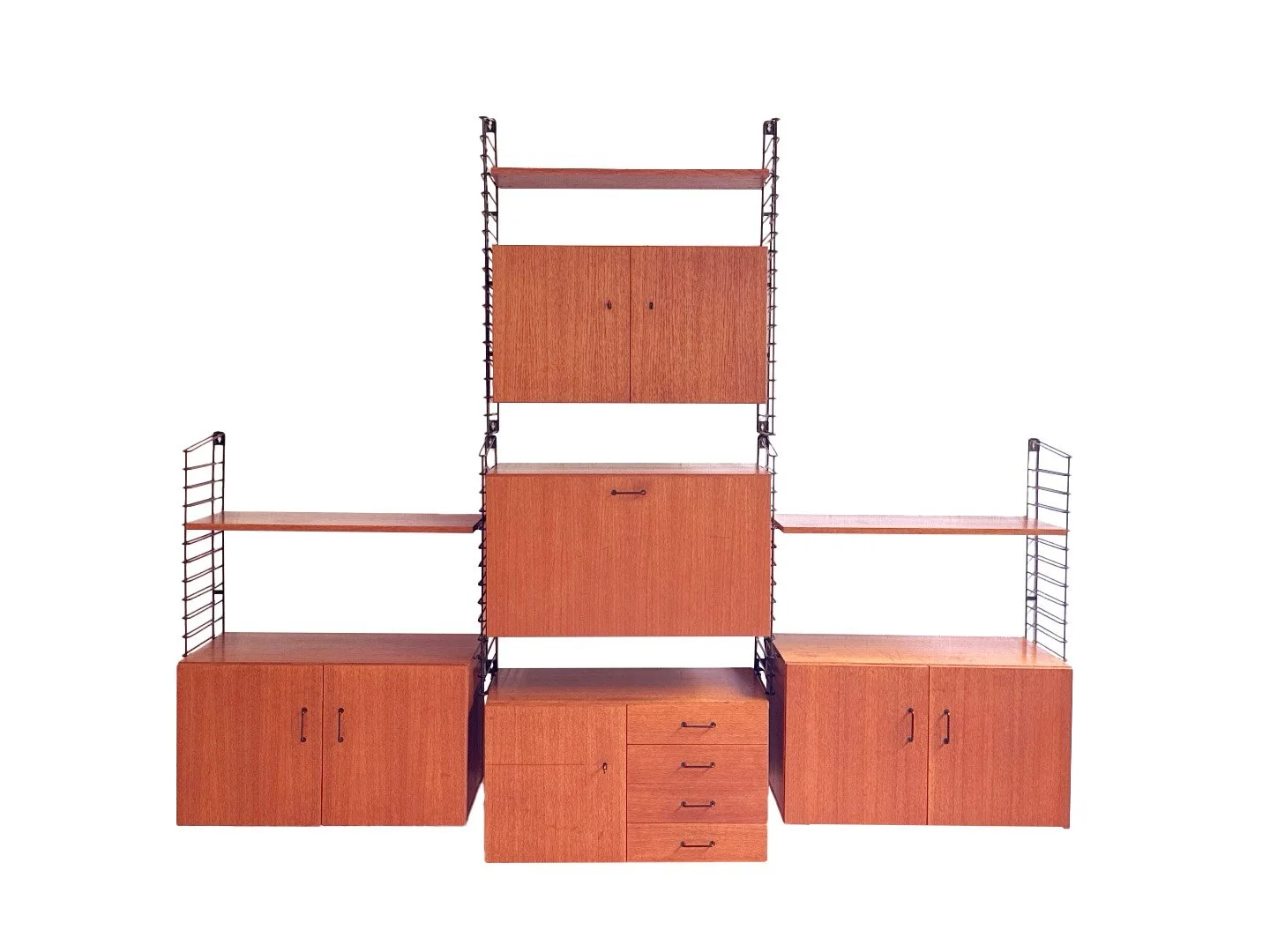 Vintage teak wall system by Musterring – an overview of modular design