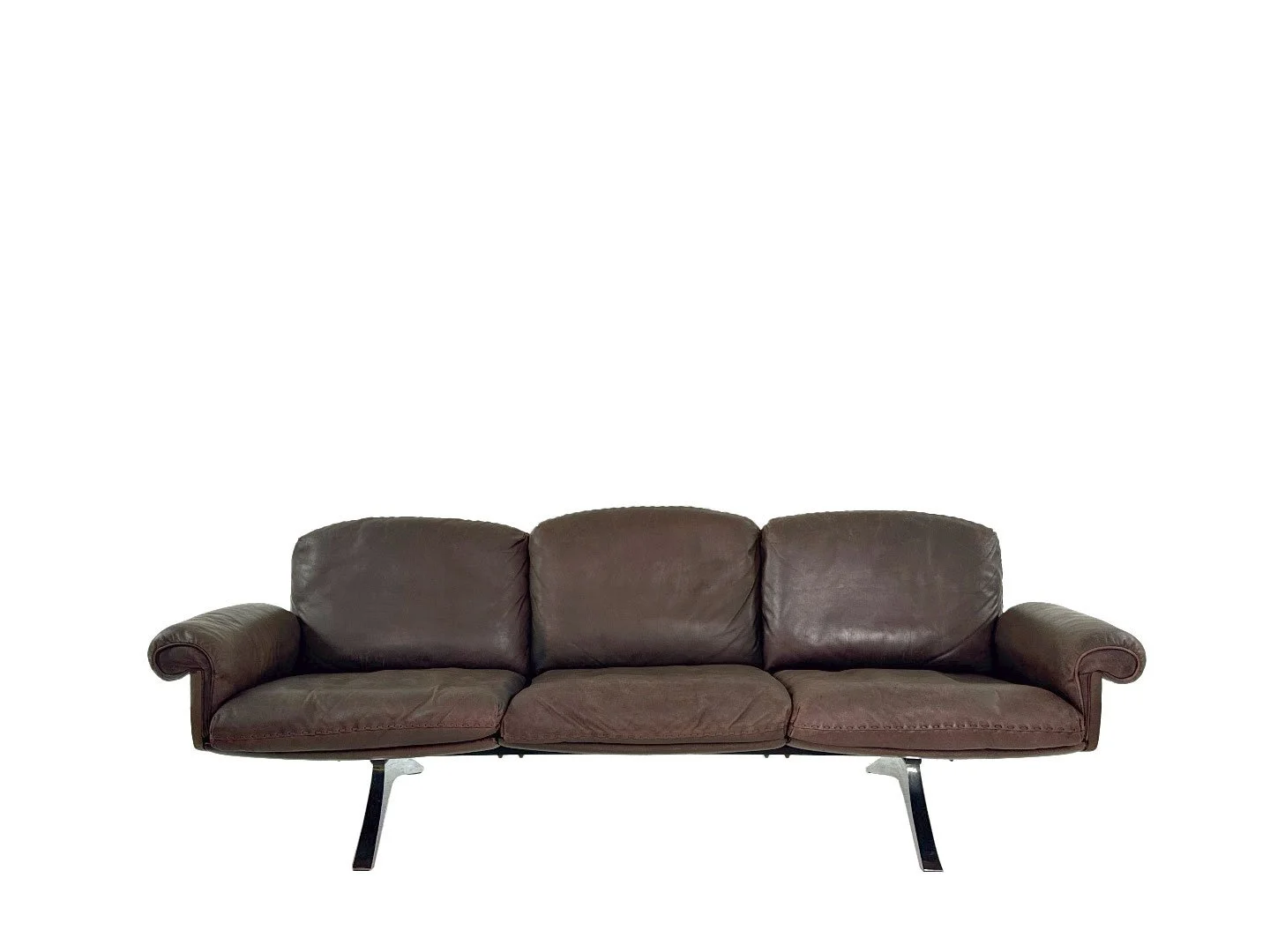 Vintage De Sede DS-31 driezits bank in bruin leer – totaalbeeld van de leren designbank