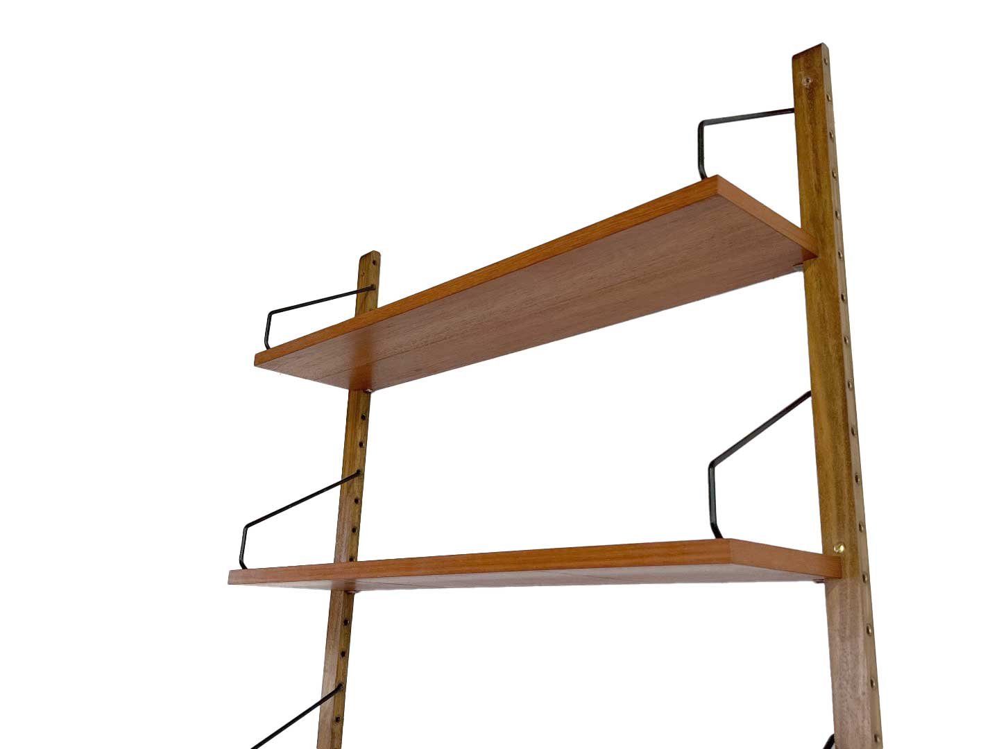 ka30-24-vintage-Poul-Cadovius-klein-teak-Royal-System-wandsysteem-met-bureau,-Denemarken-1950s-(6).jpg