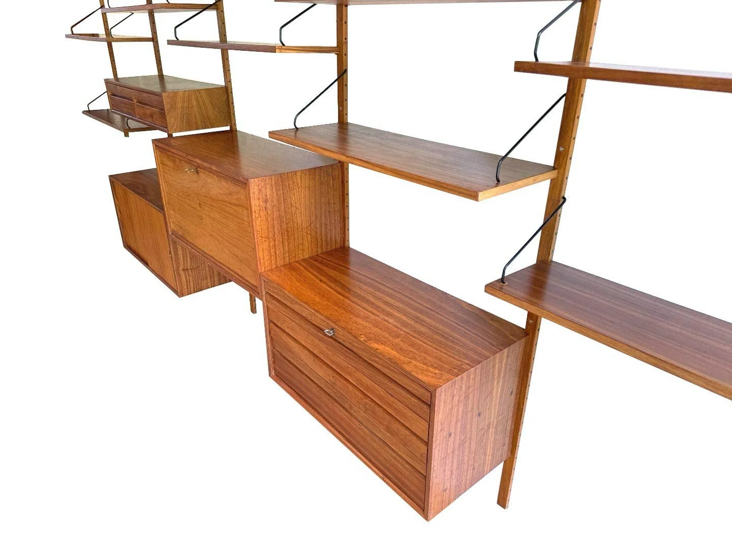 Vintage Royal System wandmeubel van Poul Cadovius in teak – close-up schuin boven zijaanzicht rechts