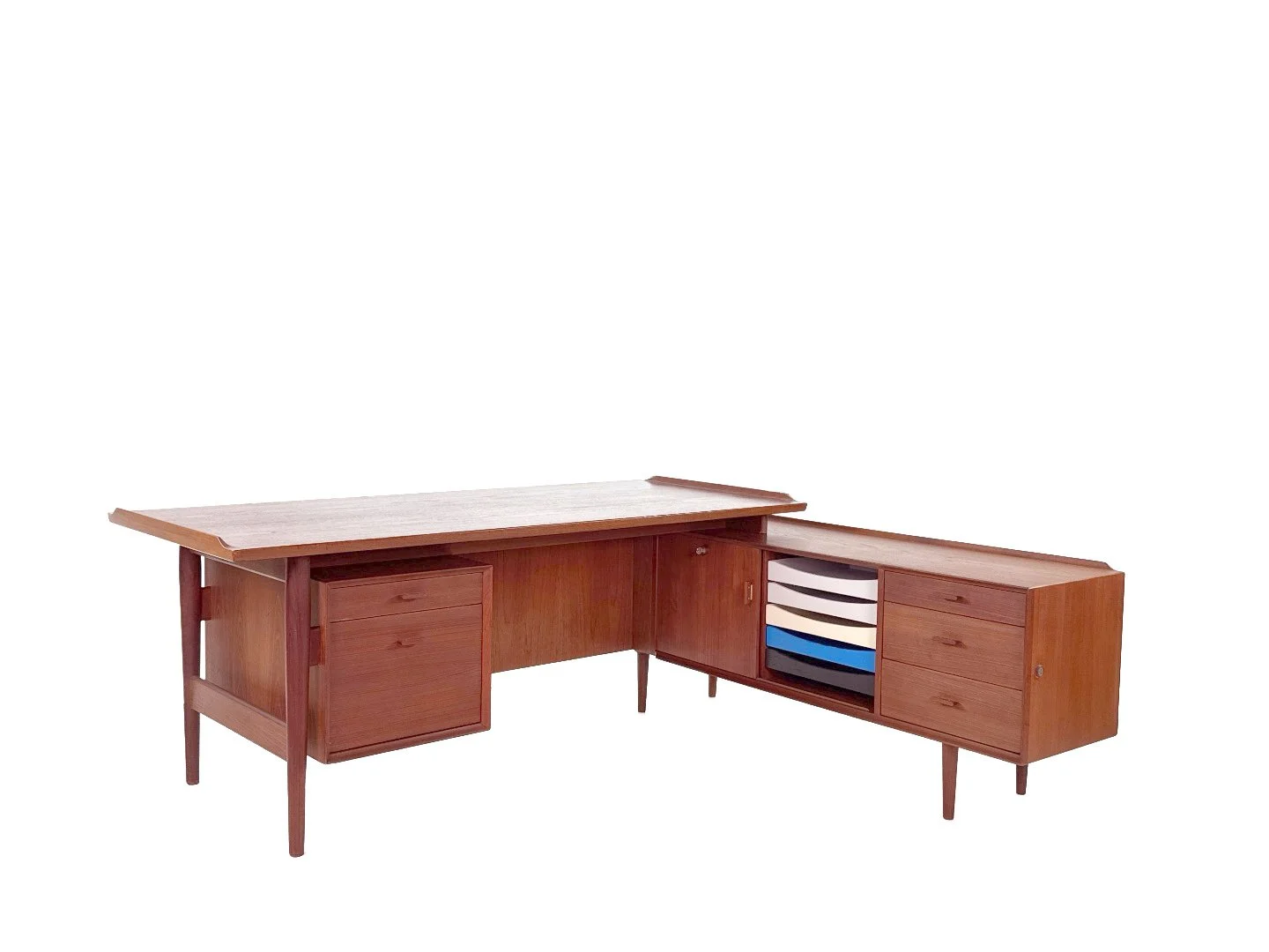 Arne Vodder Model 209 bureau voor Sibast in hout – totaalbeeld vintage Deens design uit 1970