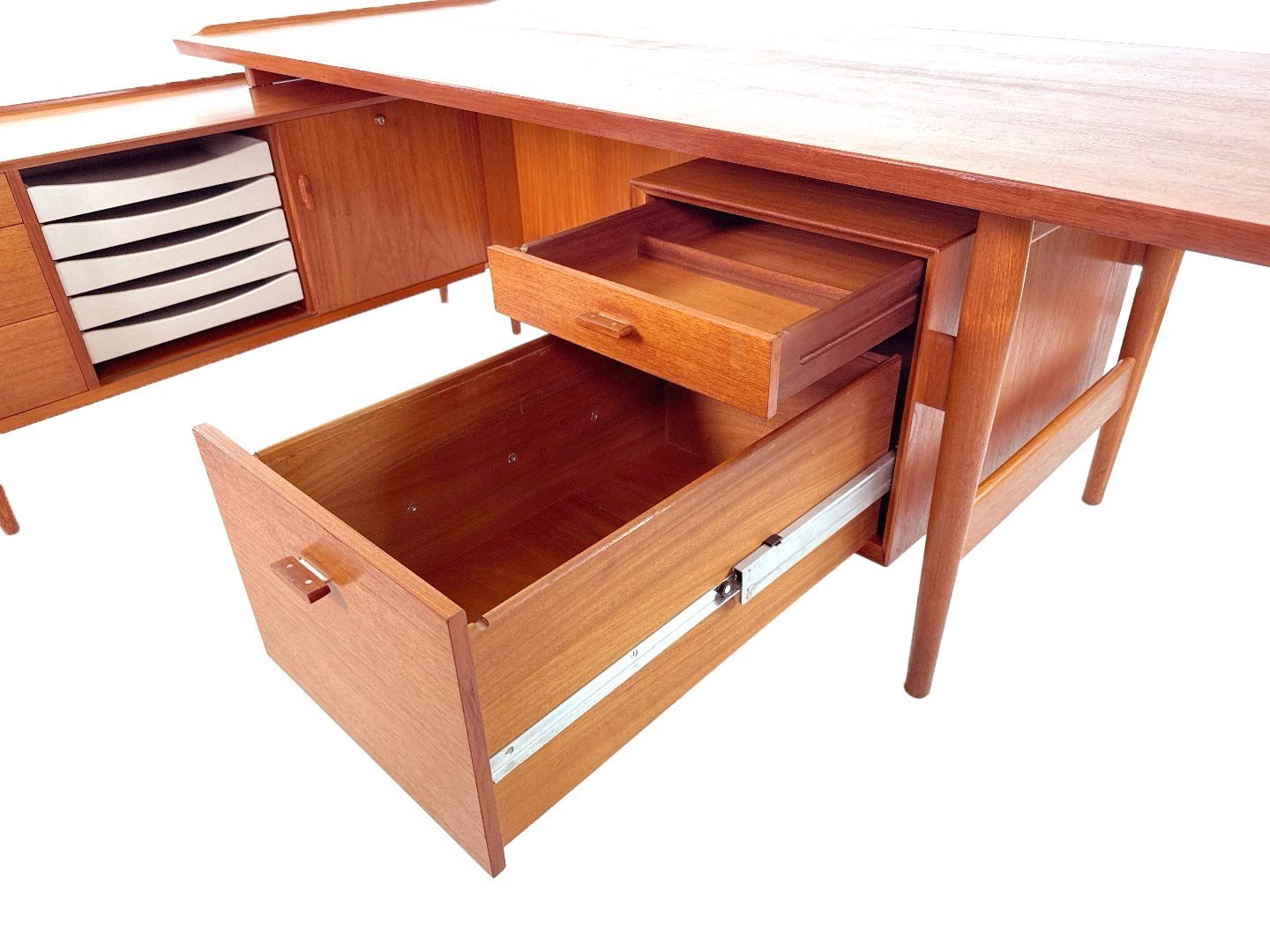 Arne-Vodder-Executive-Desk-Model-209---Sibast,-Denemarken,-1960-bu3-25-(10).jpg