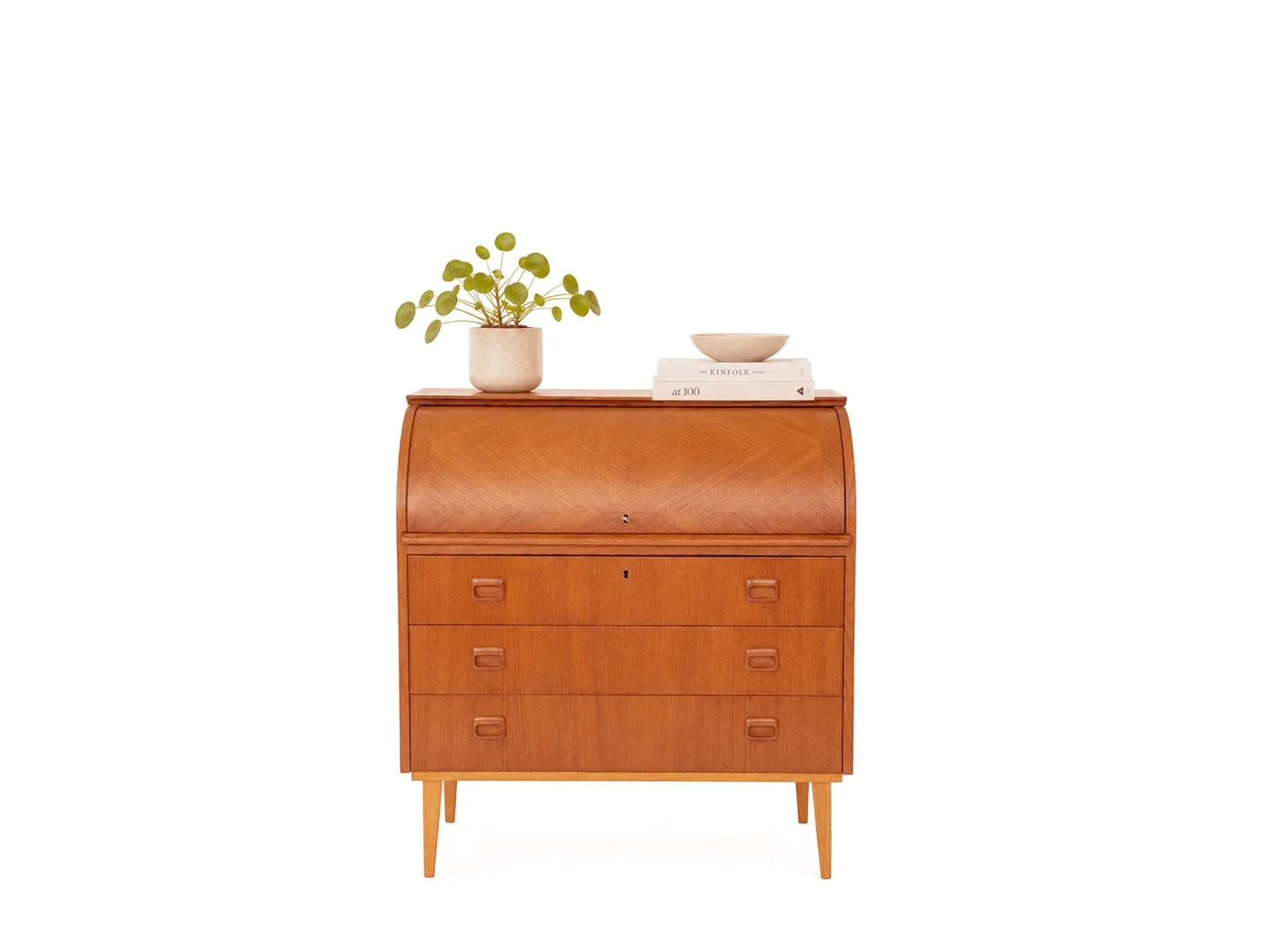 Vintage Deense secretaire van Egon Ostergaard voor Svensk Mobelindustri in hout – totaalbeeld jaren 60 design met kamerplant, keramische schaal en boeken
