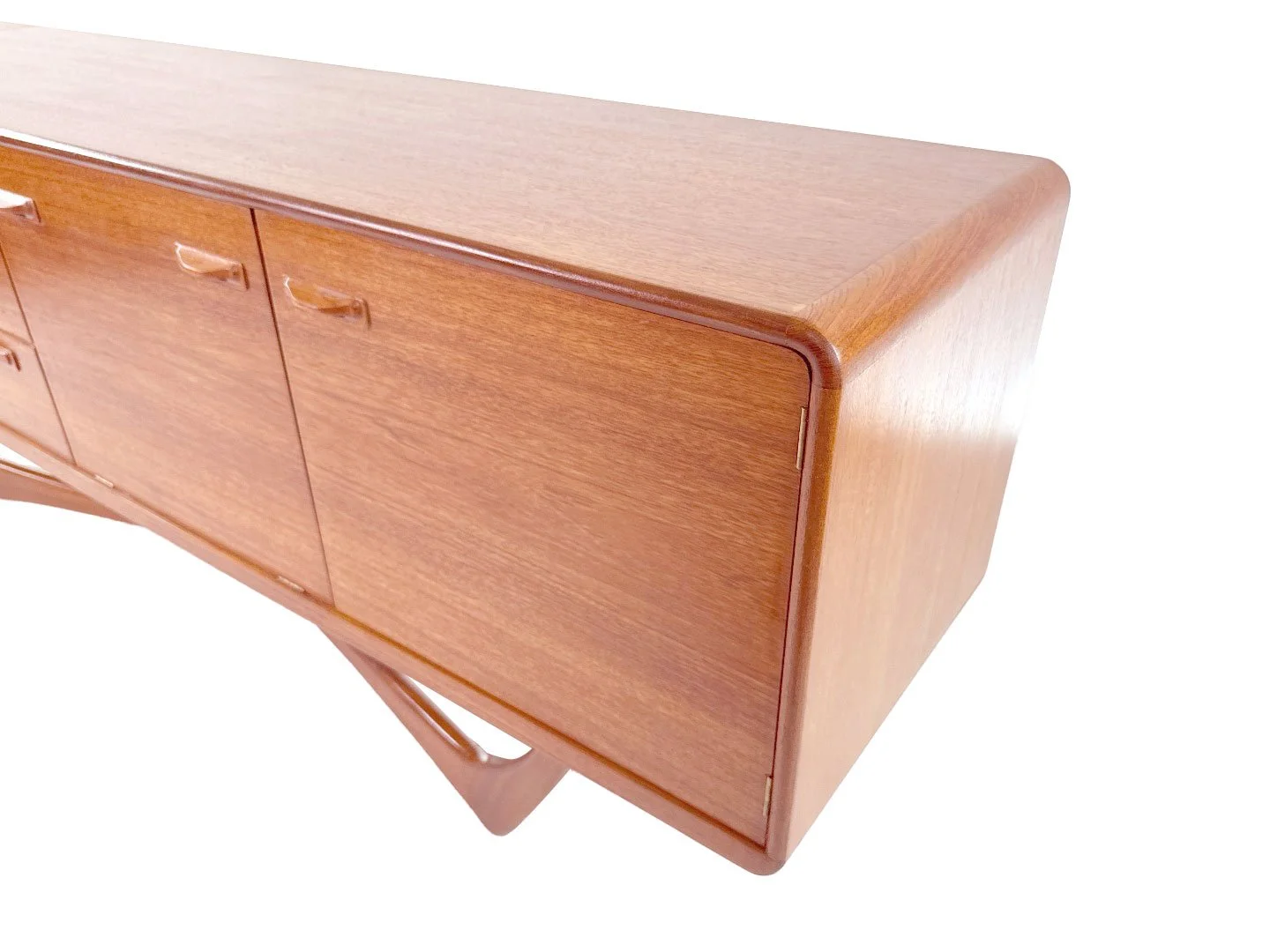 Mid-century sideboard van Val Rossi voor Beithcraft in teak – close-up van de rechterzijde