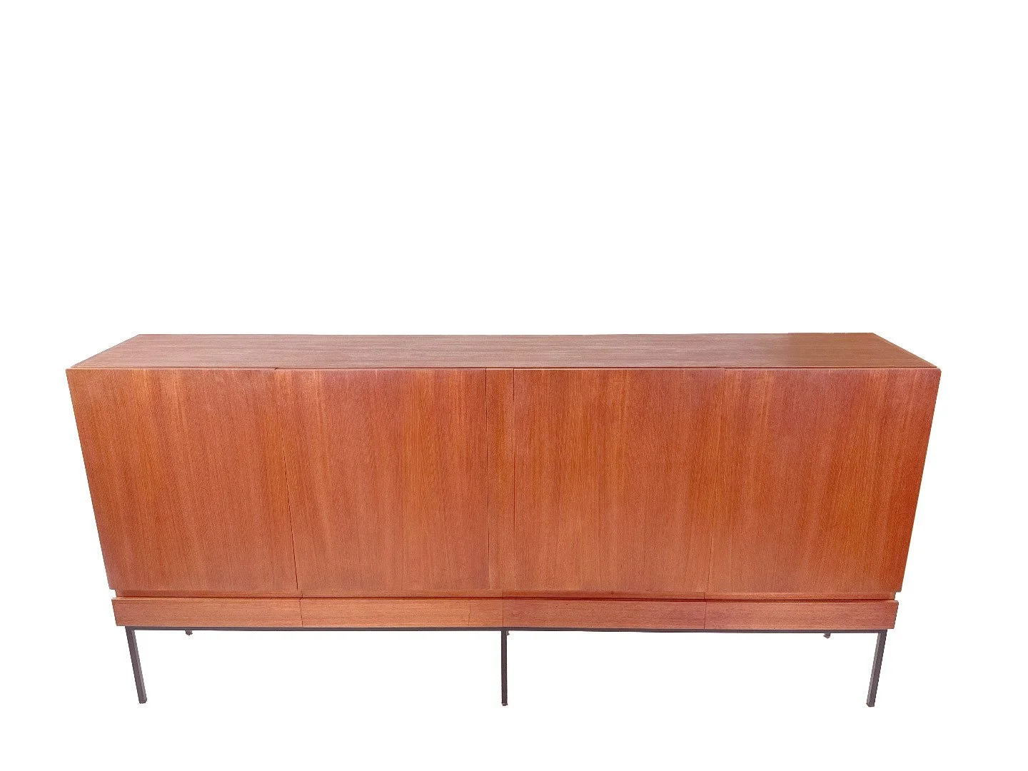 B60 highboard van Dieter Waeckerlin voor Behr in teak – bovenaanzicht met teak houtnerf