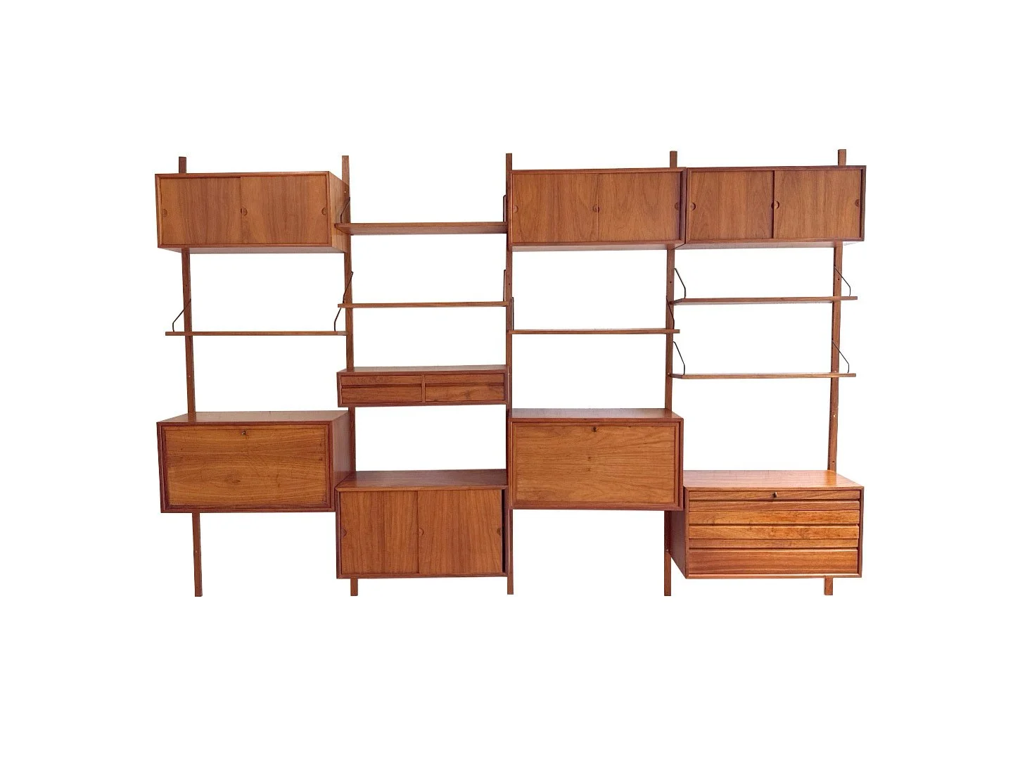 Vintage Royal System wandsysteem van Poul Cadovius in teak – totaalbeeld van het mid-century design meubel