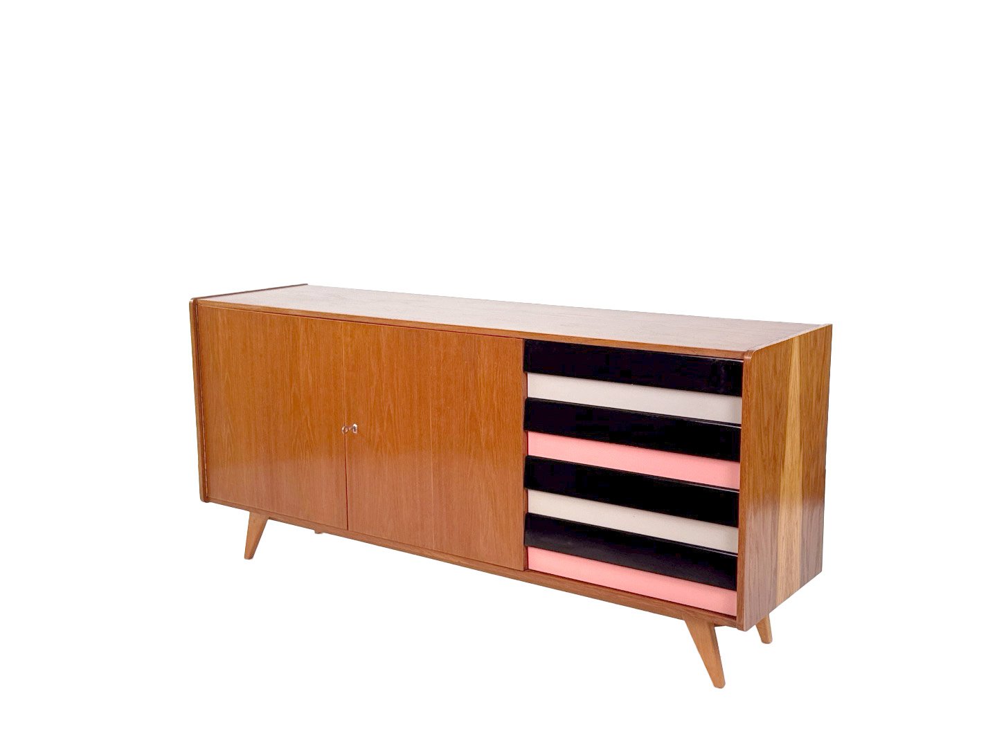 Vintage U-460 sideboard van Jiri Jiroutek in hout – schuin aanzicht rechtsvoor