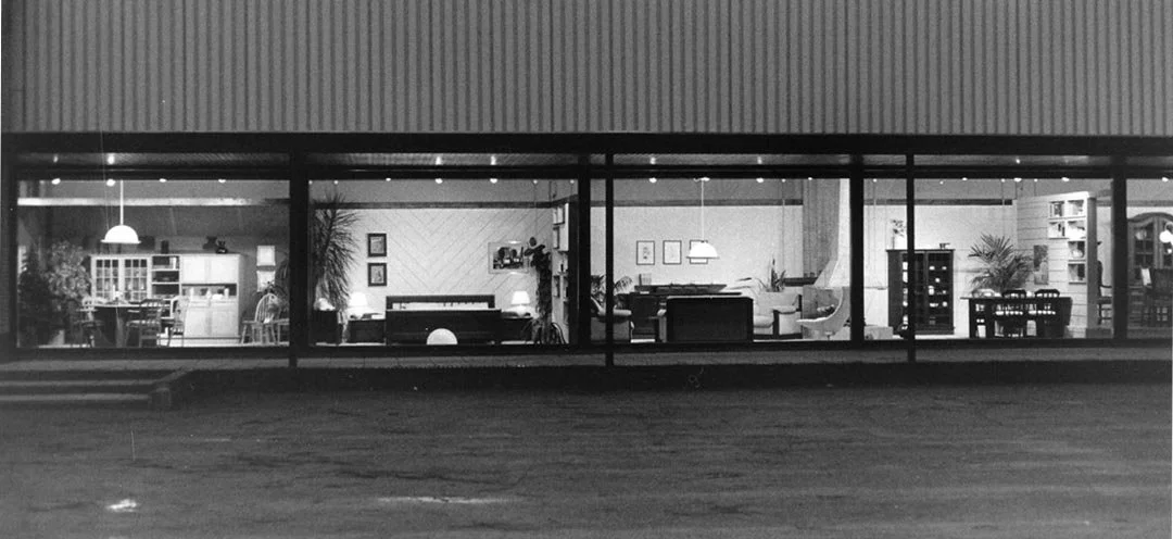 Wébé showroom jaren 60 met meubels van Louis van Teeffelen, teakhout Dutch design.