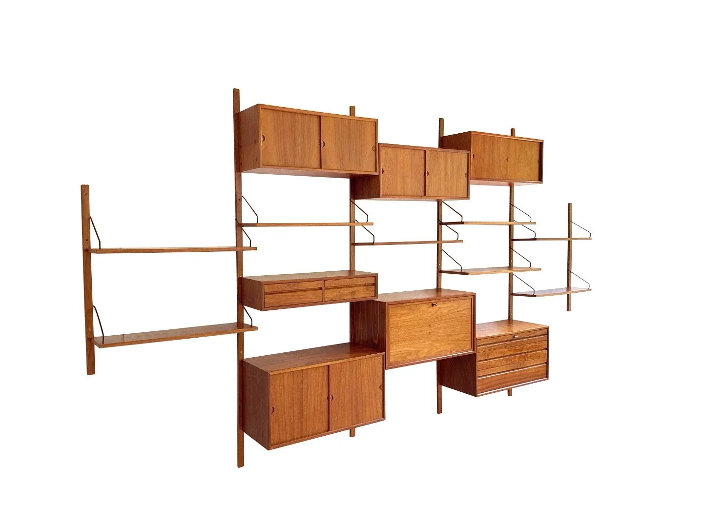 Vintage Royal System wandmeubel van Poul Cadovius in teak – linker zijaanzicht van het design systeem
