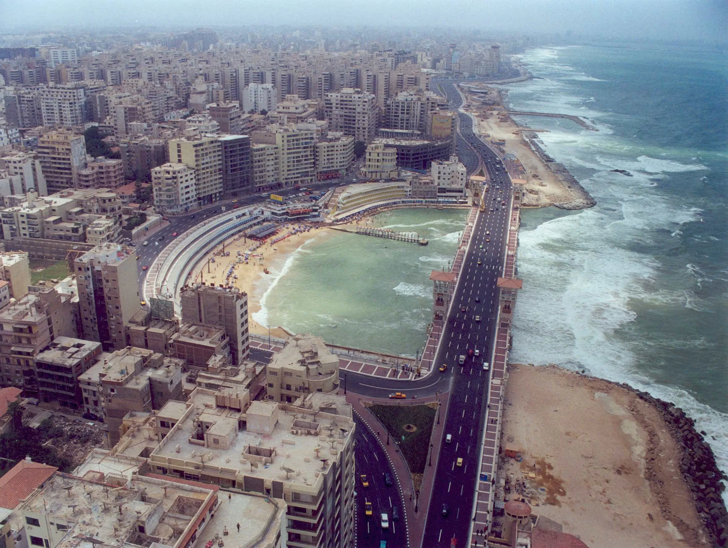 View of the ‘corniche’ road showing the proximity of the sea waves to the city, and its vulnerability to the coastal implications of climate change. Source: AlexMED, Bibliotheca Alexandrina.