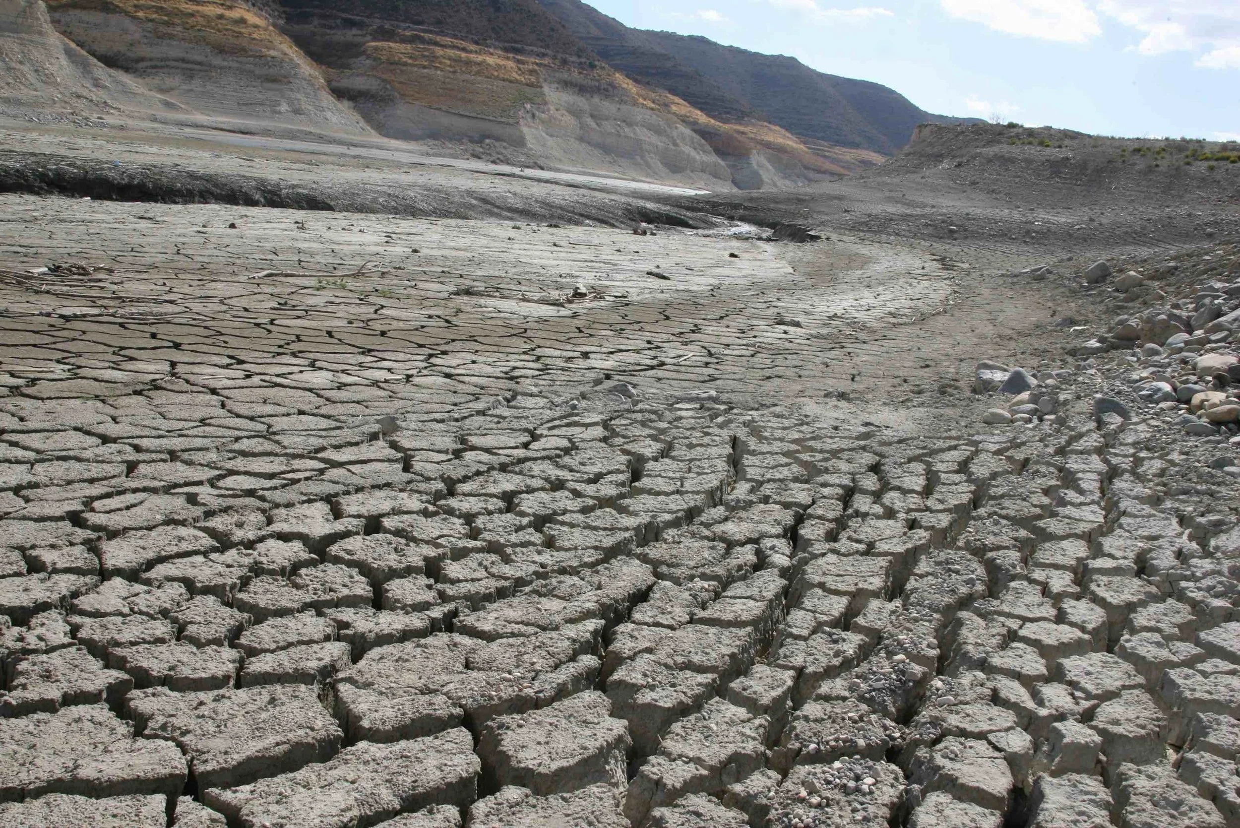 Kouris Dam, empty and dried up, 2007
