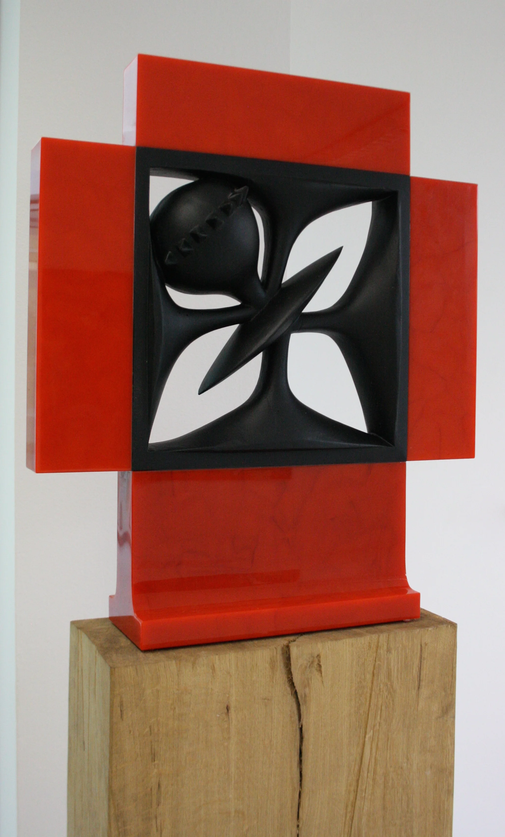Stefan Milkov, Happy Jesus, 2013, 53 x 61 x 13 cm, sklo