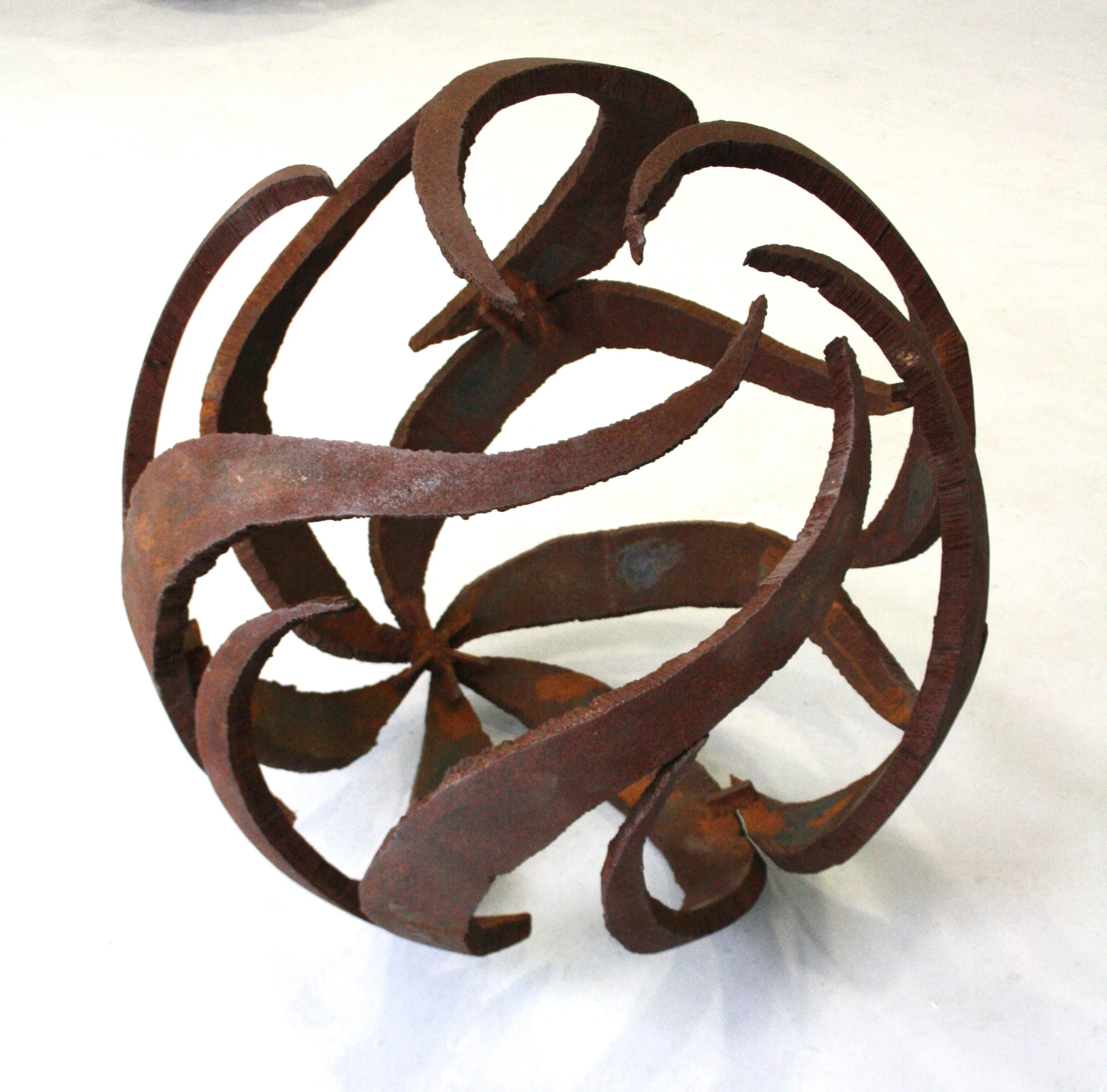 Čestmír Suška, Plameny, 2006, průměr 95 cm, ocel 