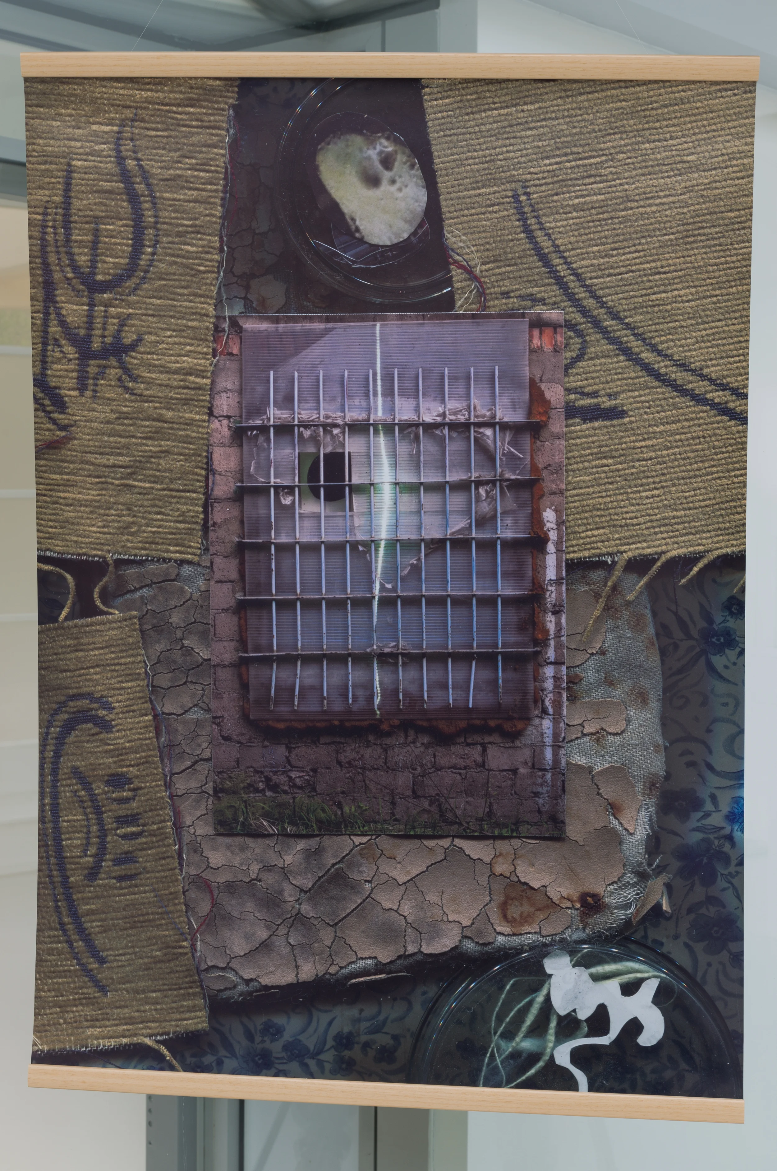 Mateusz Kula, series "Accidental still lives", 2014, tisk fotografické koláže, 100 x 70 cm