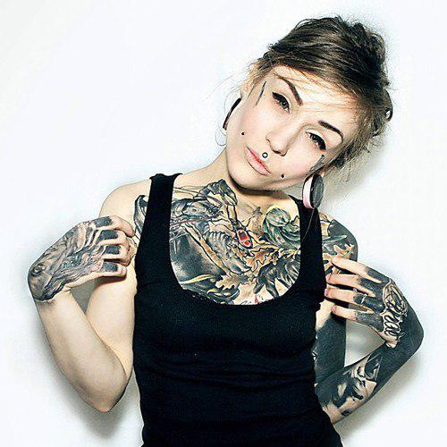 12973-fascinating-girls-with-tattoos_large.jpg