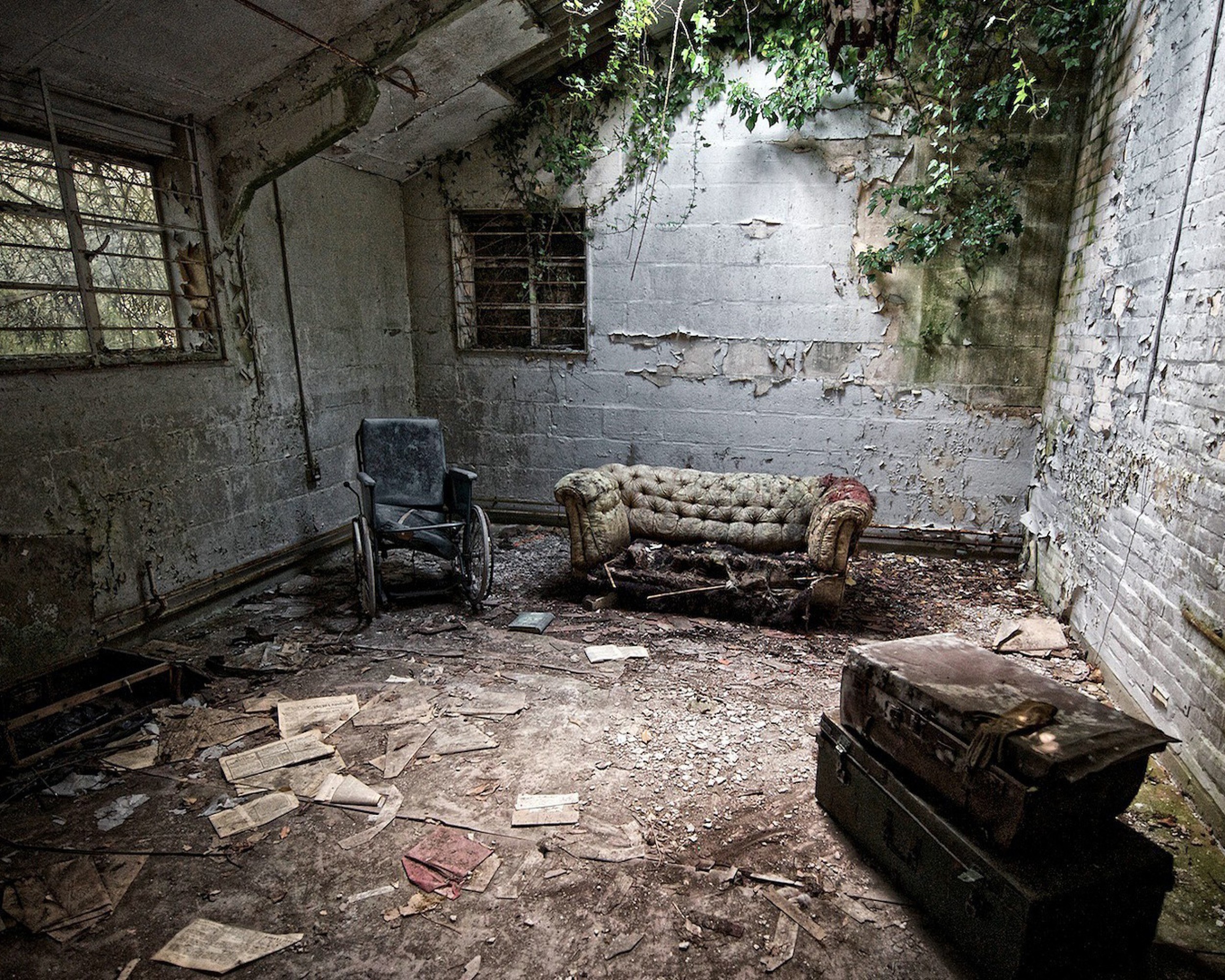 Abandoned-Room-Artistic-2048x2560.jpg