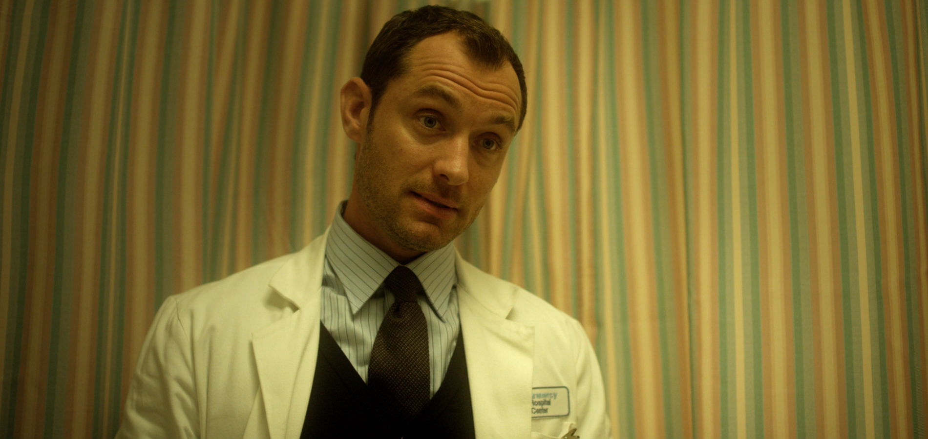 Tweet length review: A slow-start, then quick to unravel psychological-thriller featuring a creepy blend of horror and paranoia with unwavering performances from Rooney Mara and Jude Law.