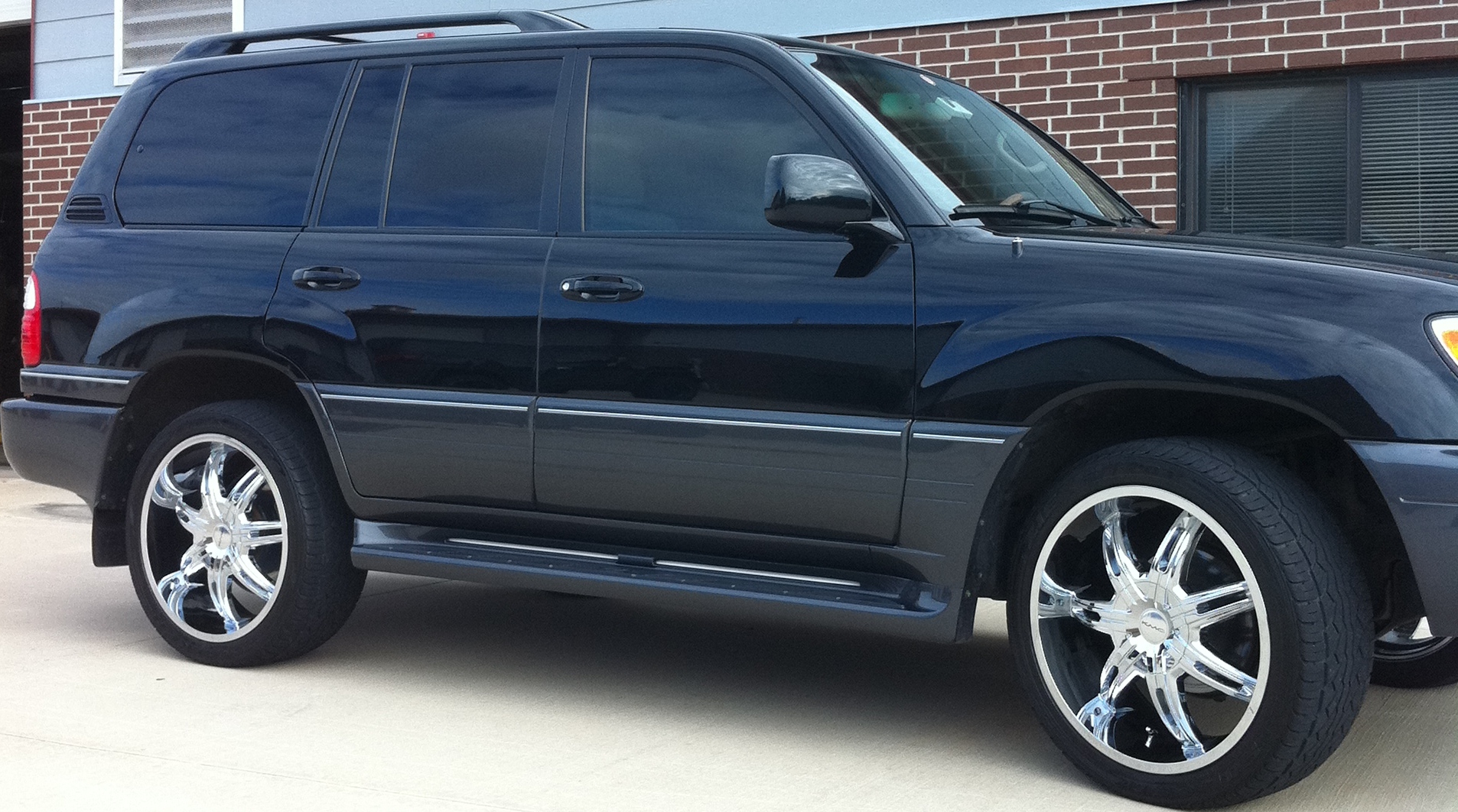 04 lexus lx470.JPG