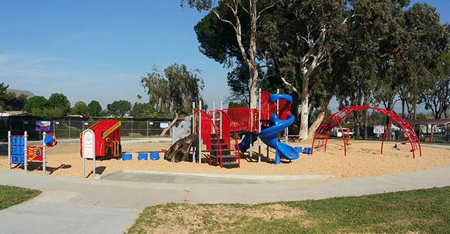 Almost 300 volunteers built this beautiful playground at Veterans Memorial Park this past Saturday. Thank you to #jarpd4fun, @kaboom and our primary funding partner Travelers Insurance.