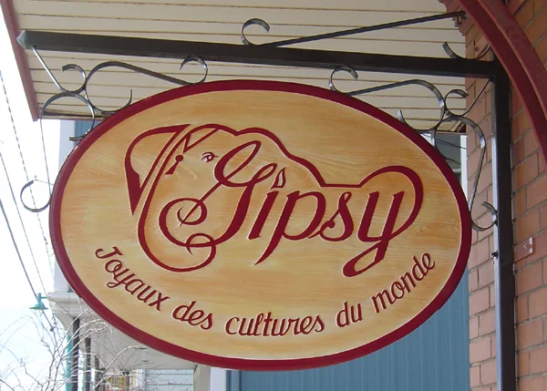 Cèdre et fer forgé