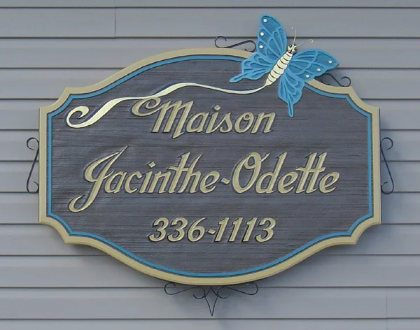 Enseigne cèdre gravé, Shippagan 2010