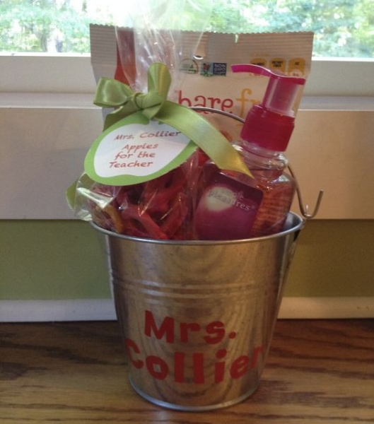 PERSONALIZED ALUMINUM BUCKET WITH APPLE-THEMED GIFTS