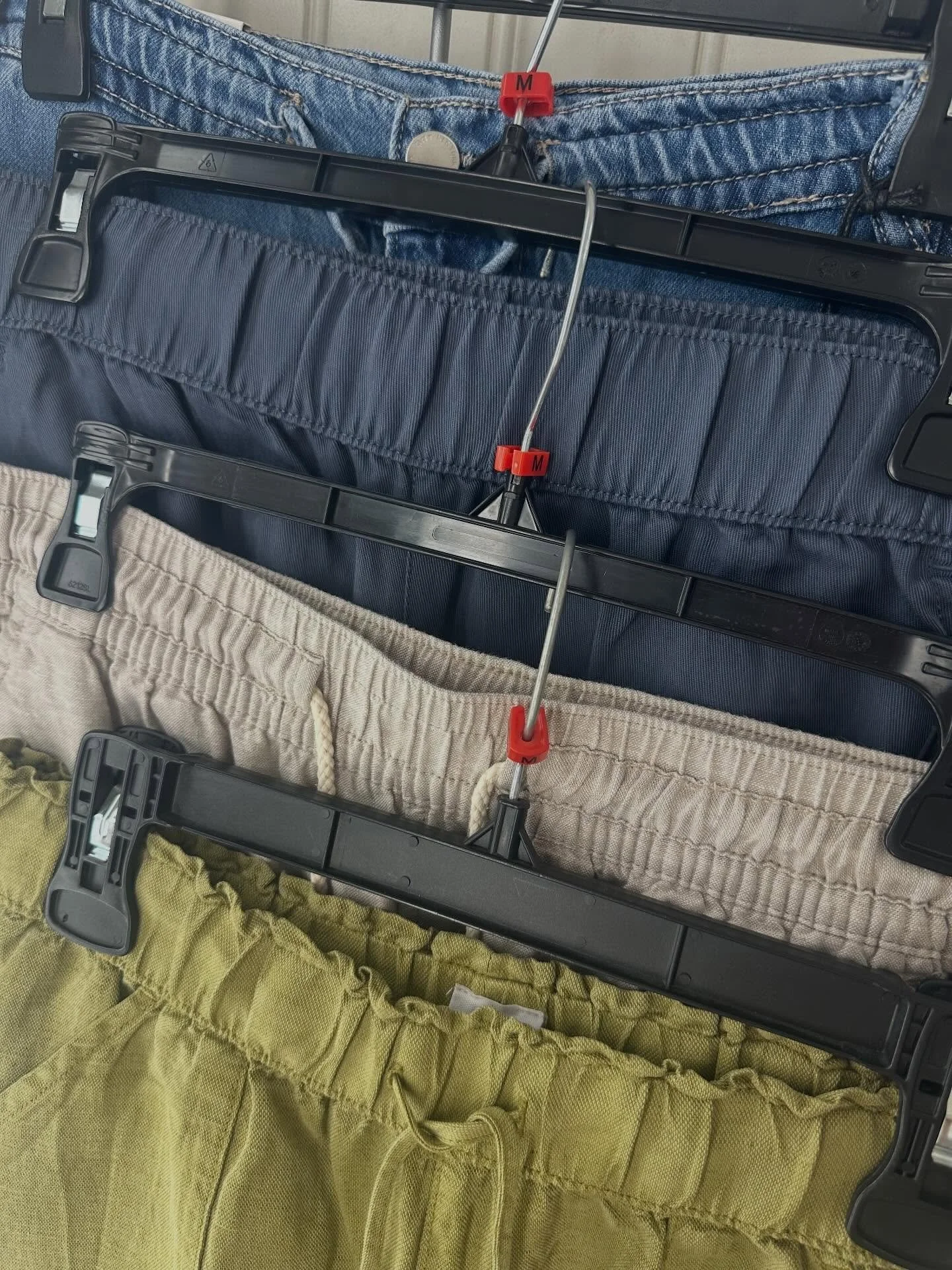 🌈 SILVER LINING OF THE DAY

Middle America is stepping away from cropped tops and embracing drawstring pants. 😃

Hi, welcome. 

Been here the whole time. It may not be pretty, but it&rsquo;s comfy.

#dahlhousedesign #allaboutcomfort