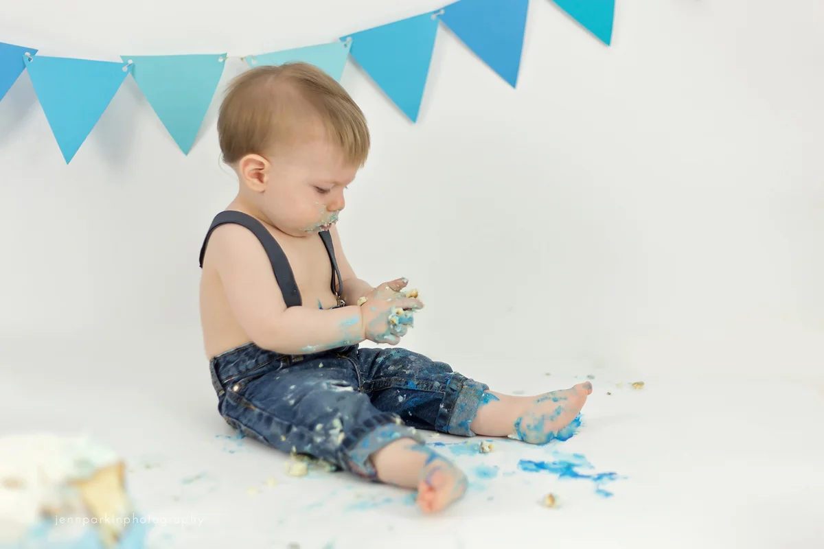 Powell River Photographer, Powell River Easter mini, first birthday, powell river baby photographer, powell river cake smash,