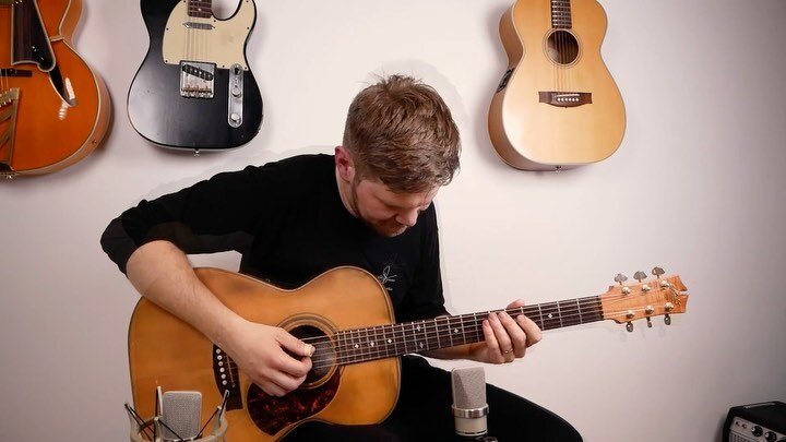 Playing &ldquo;Fly Me To The Moon&rdquo; 🌙 From a live streamed concert other day. Hope you like it! (Up on YouTube now!) #flymetothemoon #emilernebro @daddarioandco #daddariostrings