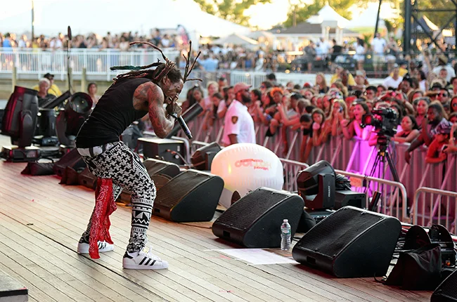 lil-wayne-hot-100-fest-live-mazur-2015-billboard-650-b_0.jpg