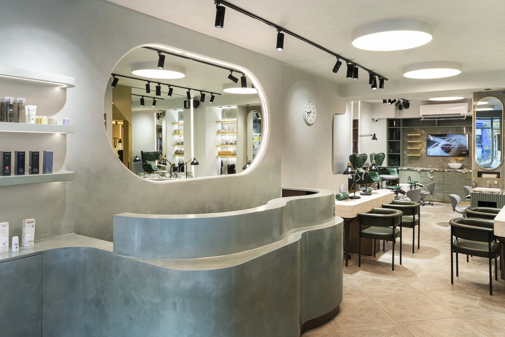 oblique. London.