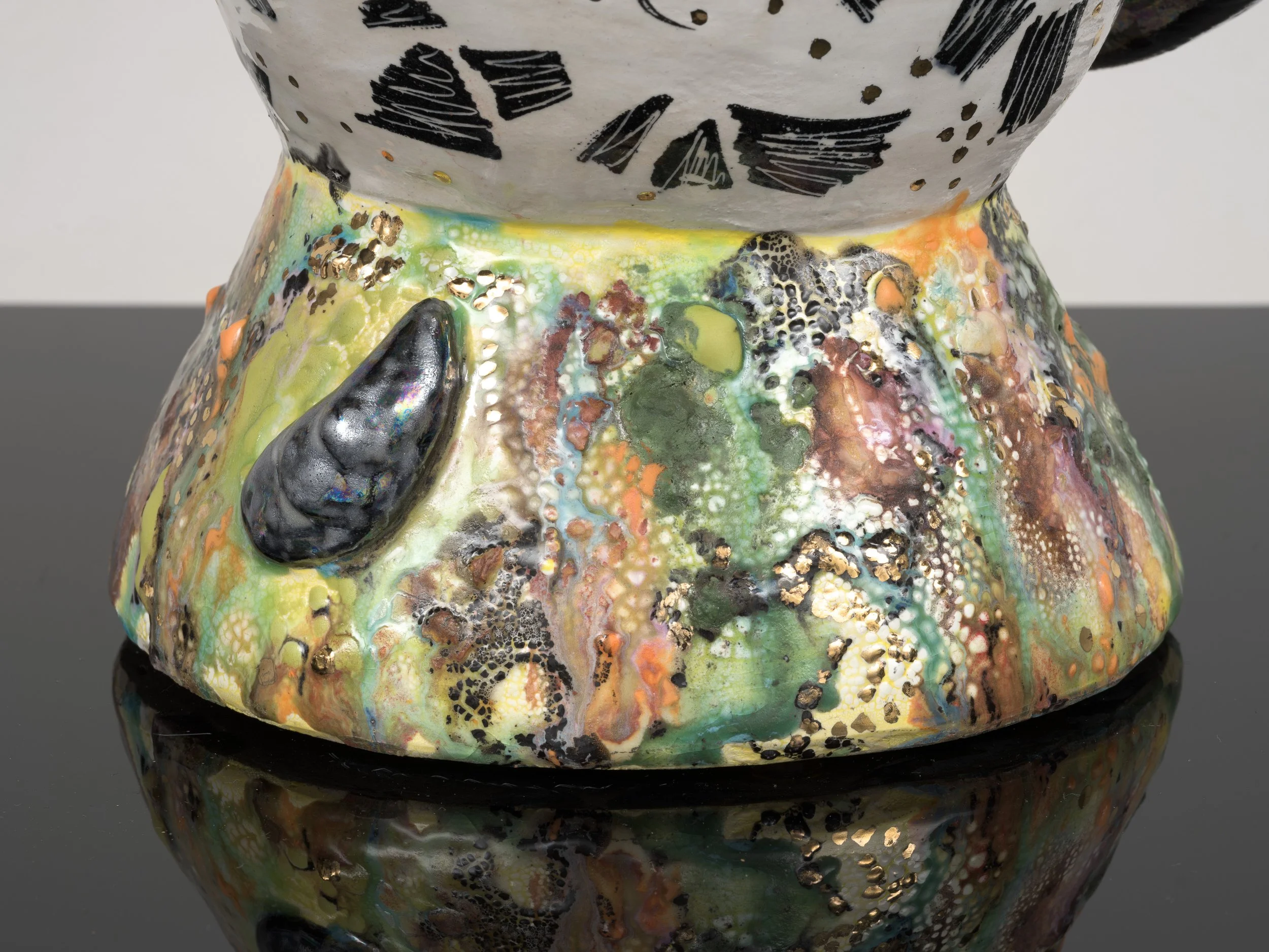   Shell Vase with Snake  (Detail 2) 