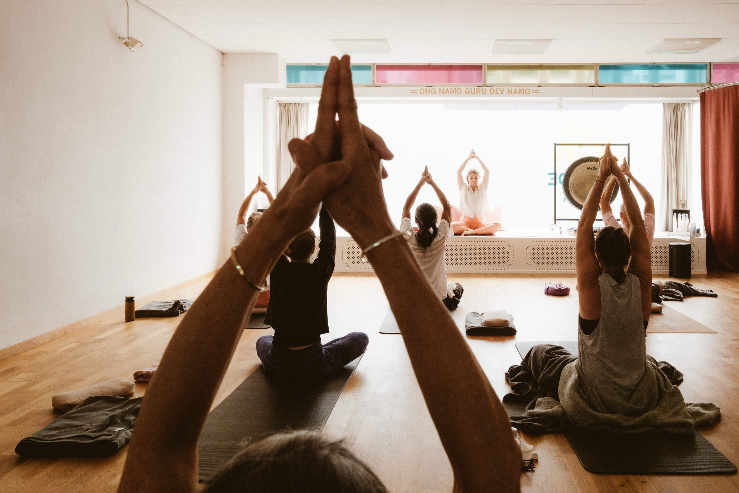 Kundalini Yoga in Zürich, eine Praxis für die es sich lohnt früh aufzustehen