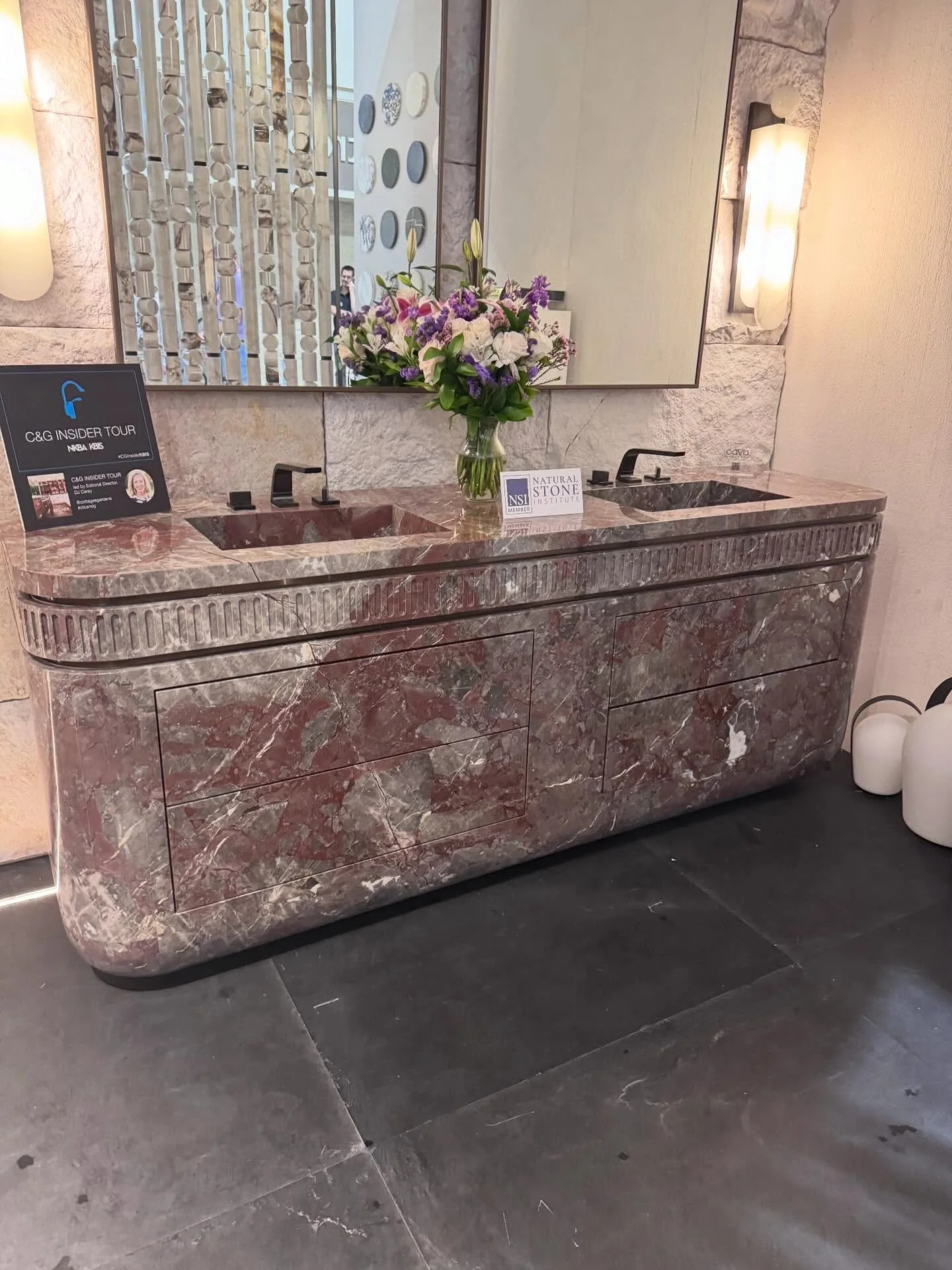 I really loved this booth! @cavasurfaces 

@kbis_official #kbis2026