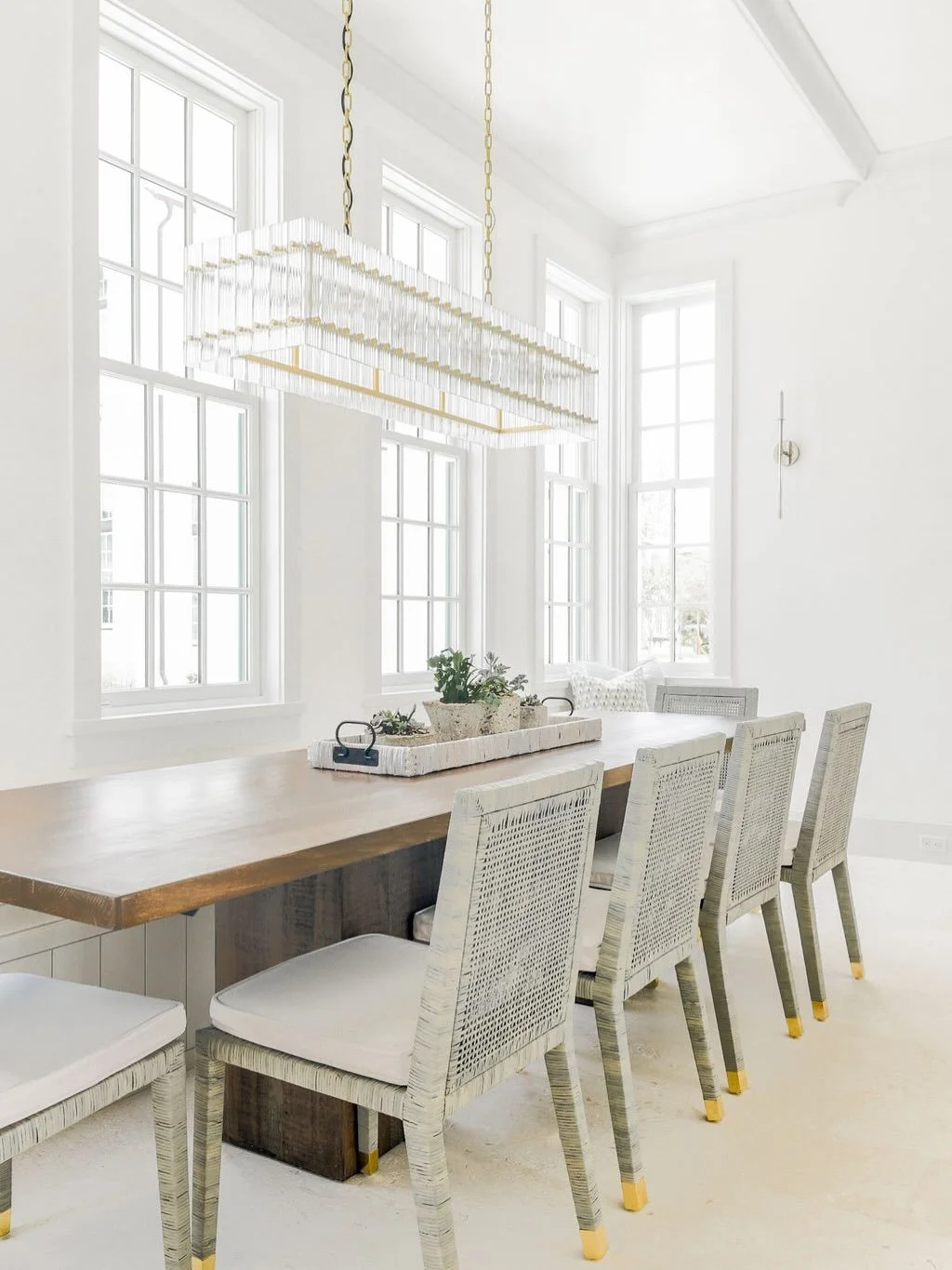 This Alys Beach home called for a custom table designed to fit this long, narrow space! I love when I&rsquo;m able to design custom furniture and have it made locally. 😊

#alysbeach