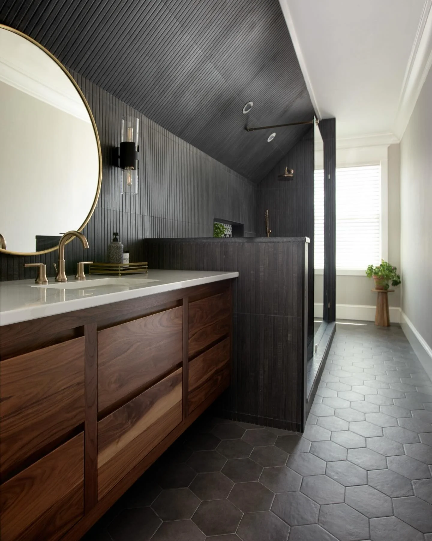 I often use wallpaper in bathrooms, but if that makes you nervous, fully tiled walls are always perfection 🤍