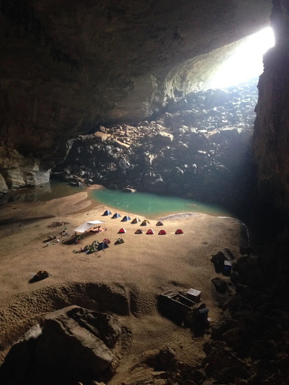   Hang Én Cave, Vietnam (April 17, 2015)  