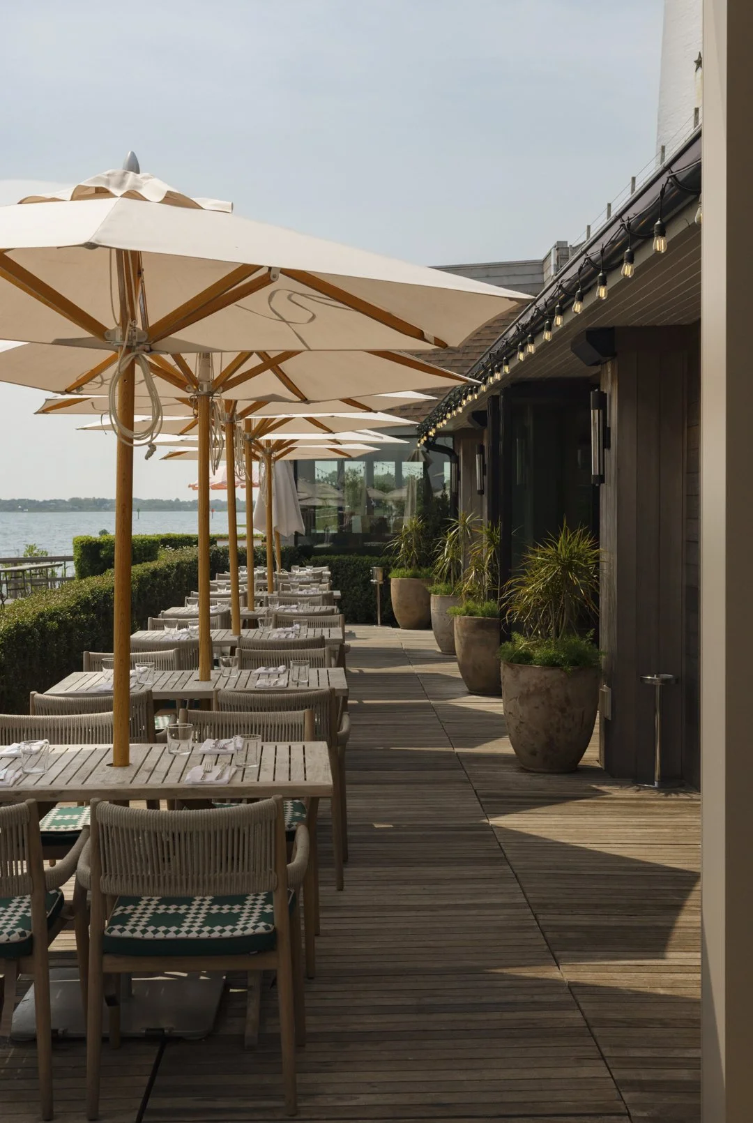 santa-barbara-design-restaurant-terrace-montauk.jpg