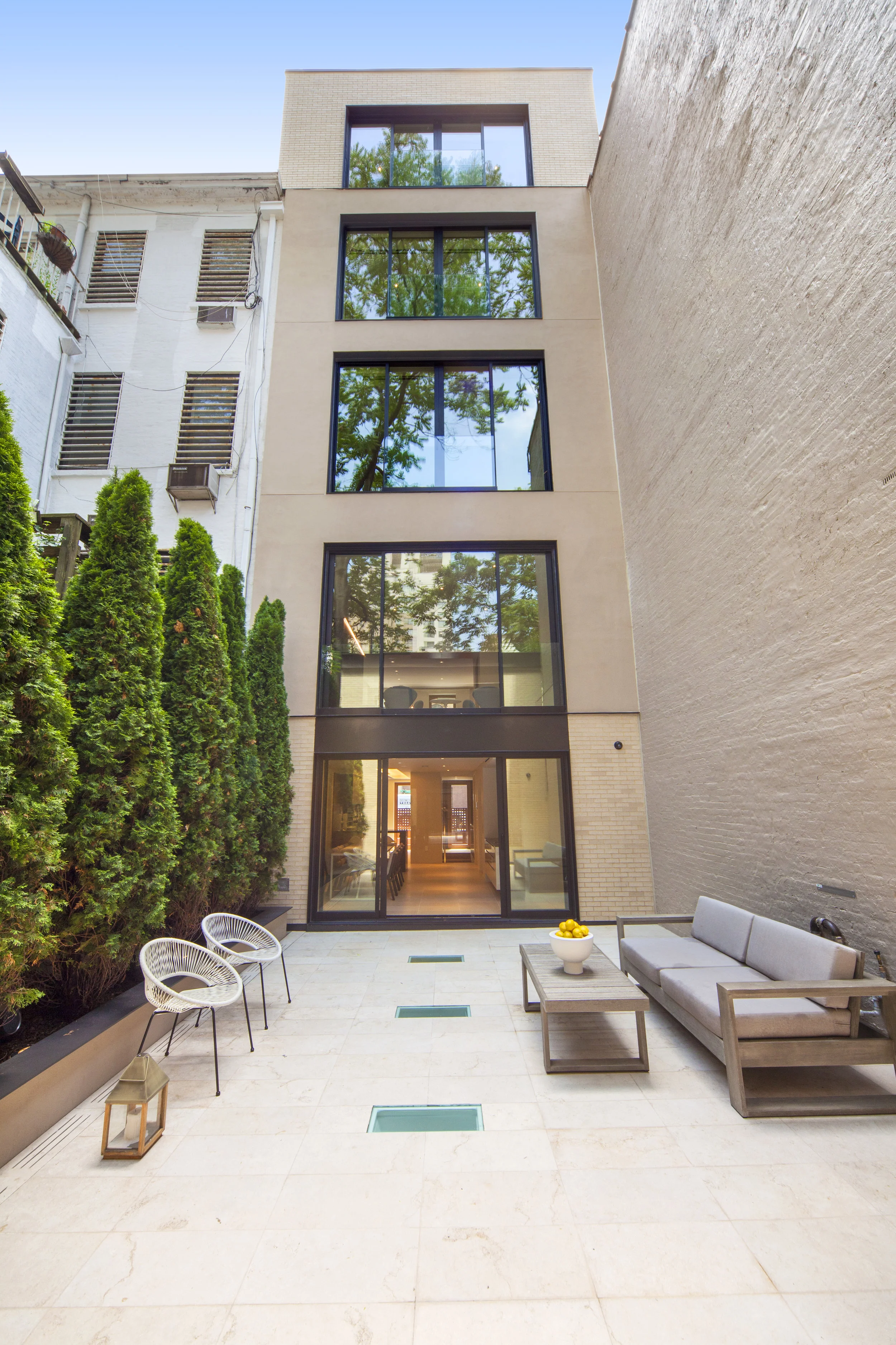 251E61_TH_backyard2.jpg