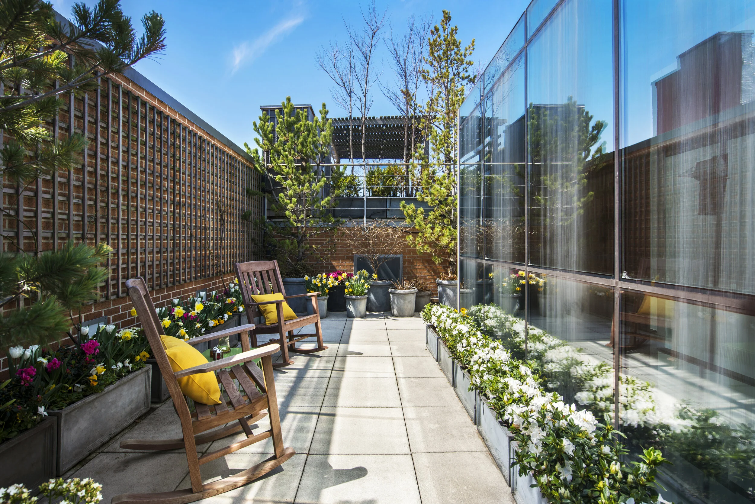 9 Balconies and City Gardens Show Signs of Spring