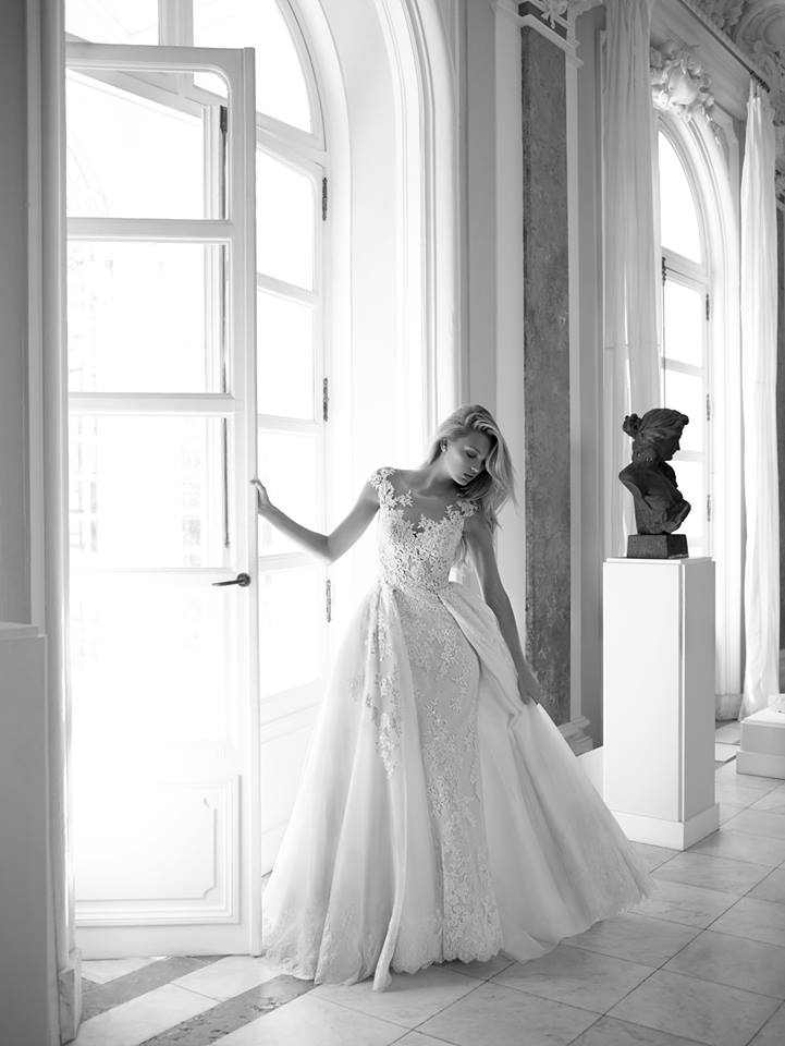 One of our personal favourites from the new collection is Adela. A wedding dress with an overskirt for brides who can't decide between a mermaid cut or a princess cut. 