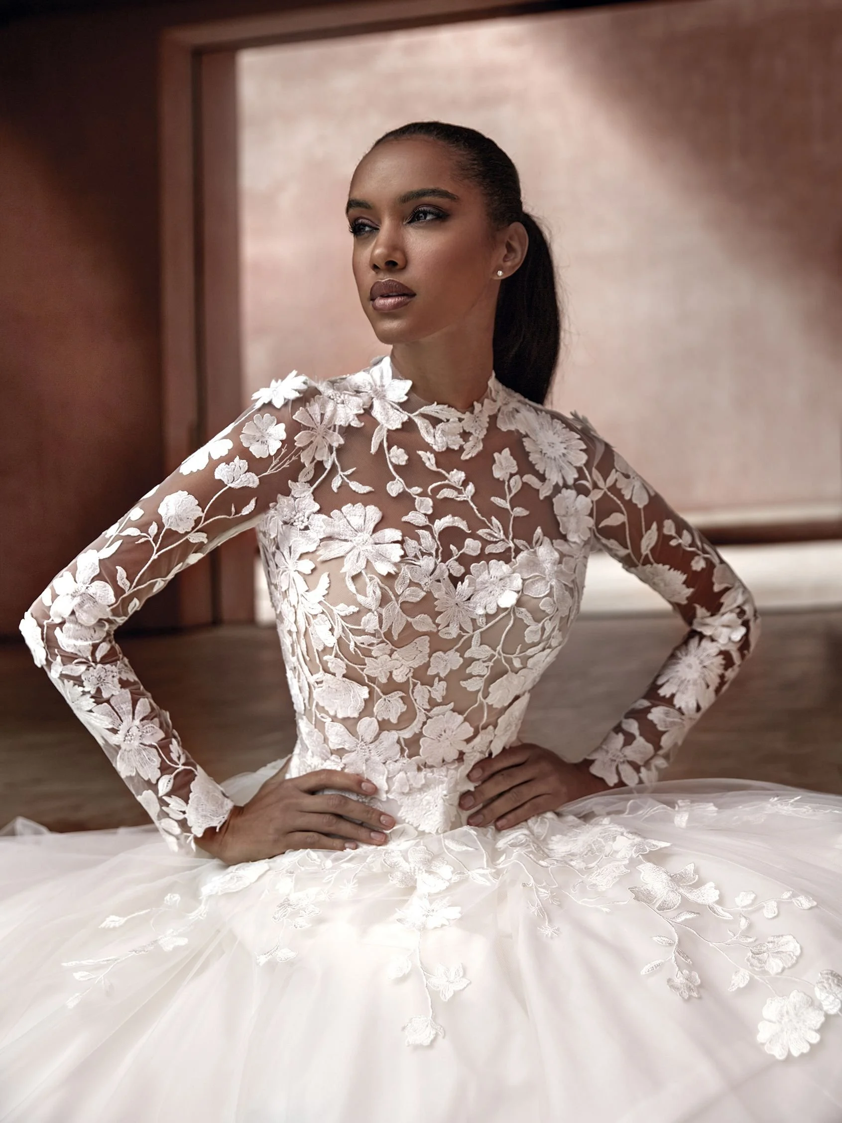 pronovias lace wedding dress Pronovias: Kit