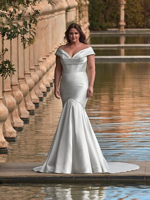 Avonia by Pronovias