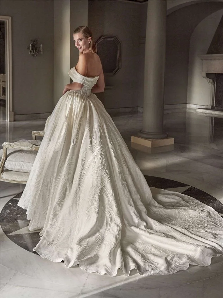Aroah by Pronovias Privee