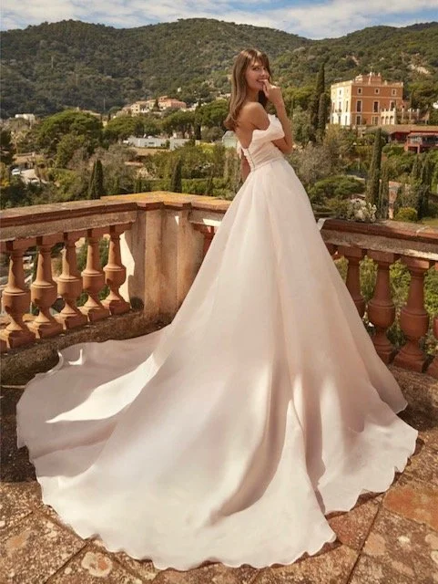 Clipa by Nicole Milano