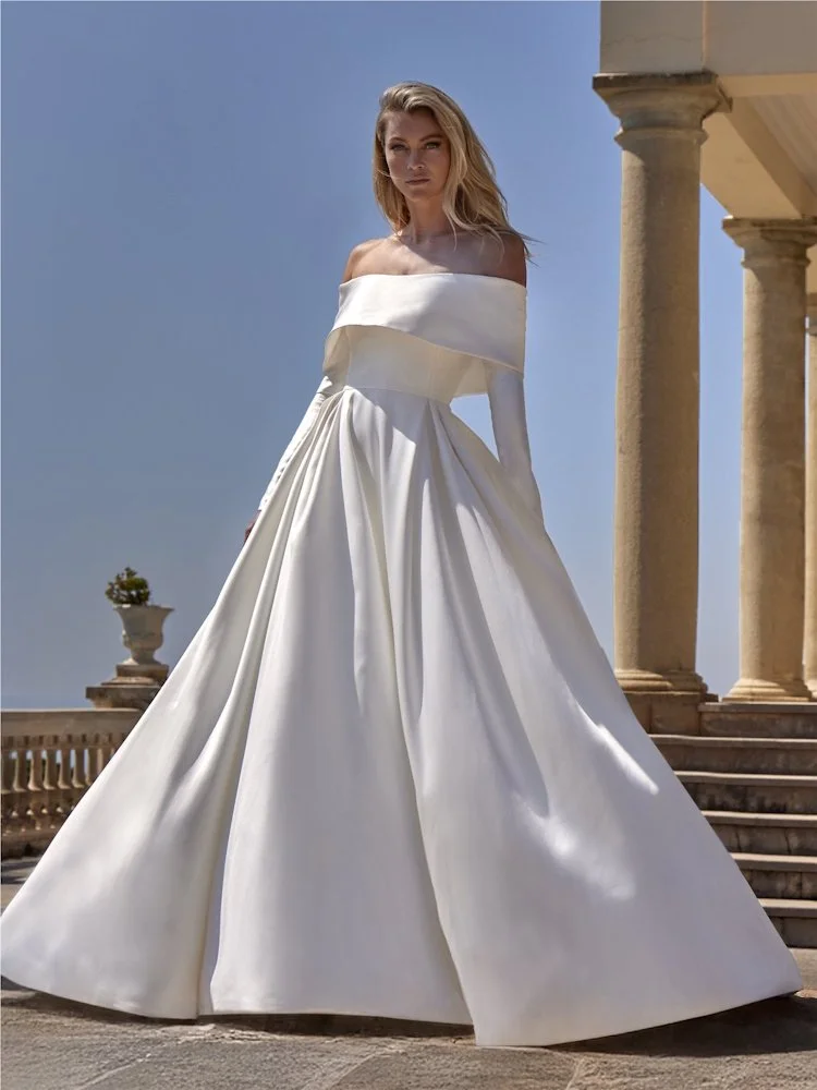 Delvine by Pronovias